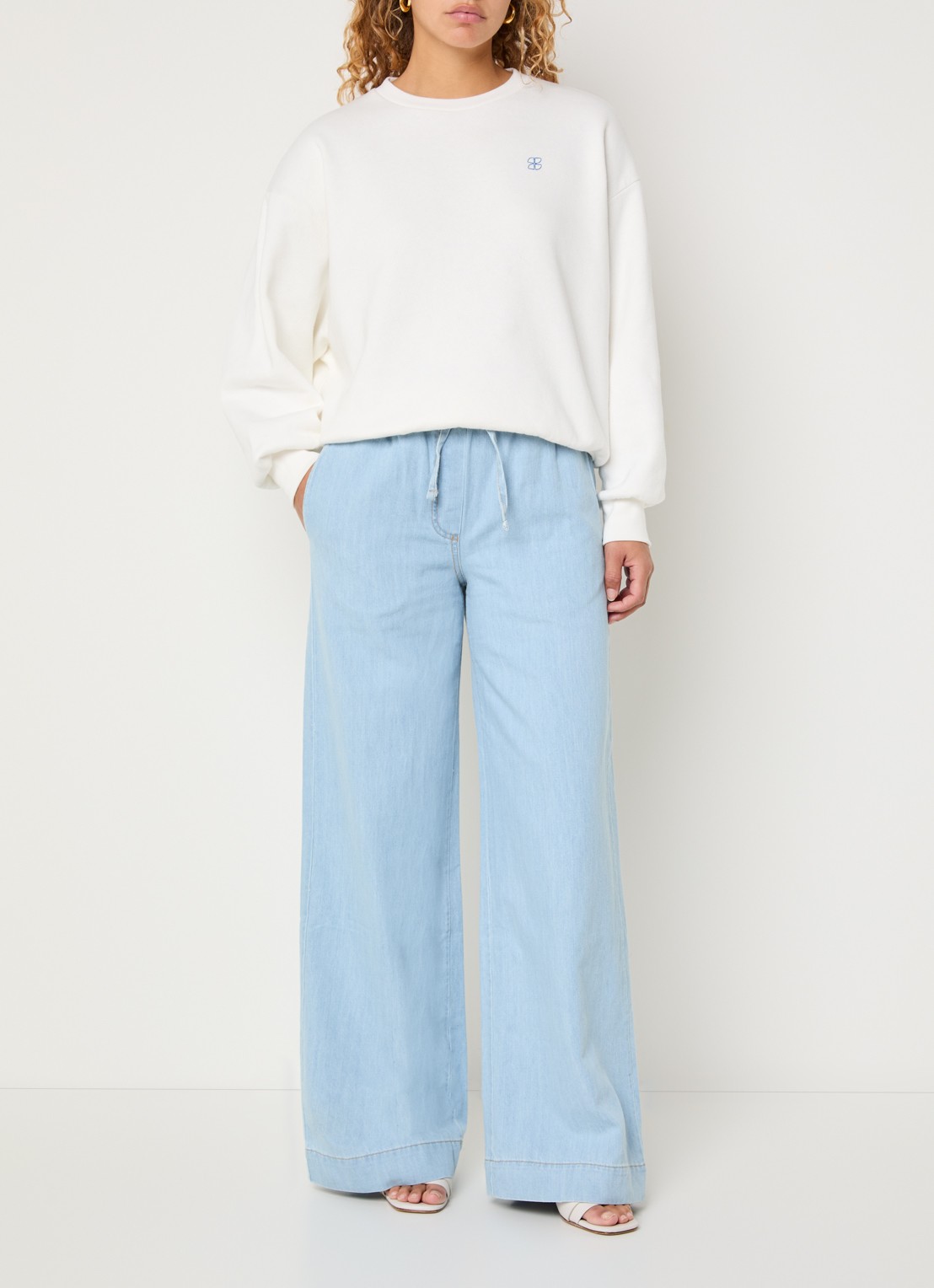 by-bar Bibi sweater met borduring en backprint - voorkant 4 gebroken wit