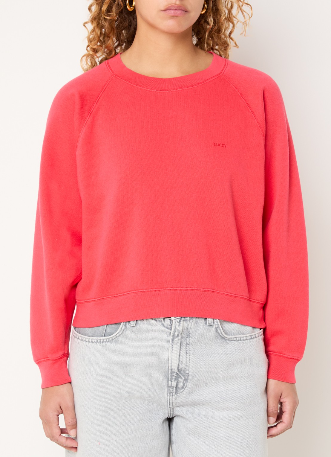 by-bar Carrie sweater met borduring - detail koraalrood