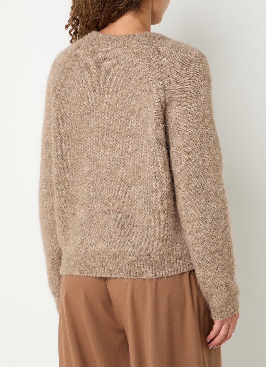 by-bar Falon grofgebreid vest in alpaca wolblend - achterkant 2 zand