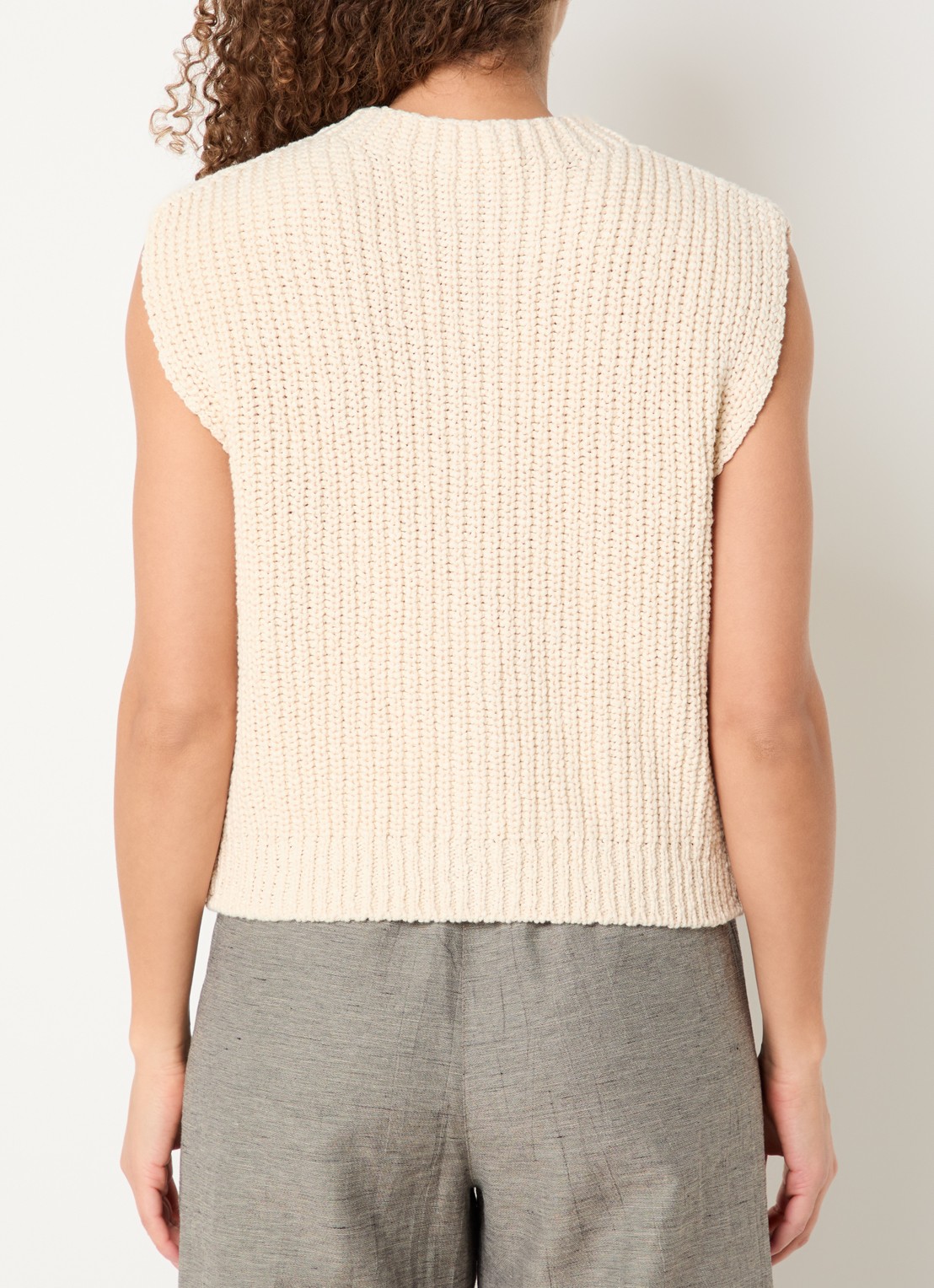 by-bar Fijngebreid gilet met ribstructuur - achterkant beige