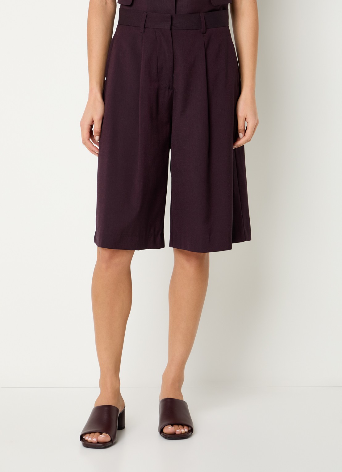 by-bar Finn high waist straight fit korte pantalon met plooidetail - detail bordeauxrood