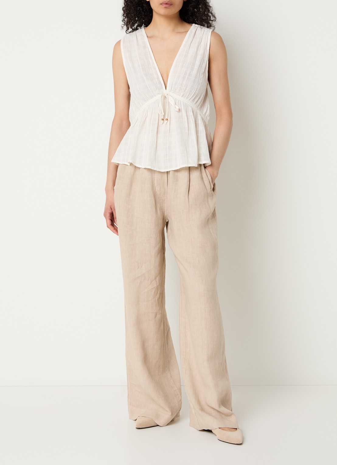 by-bar High waist wide fit broek van linnen met steekzakken - voorkant 3 beige