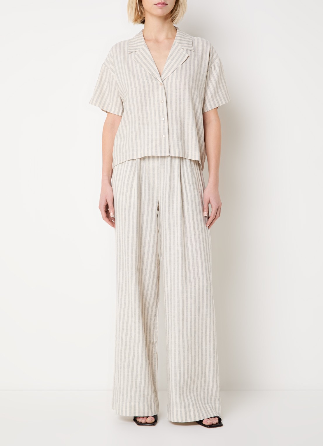by-bar Jake Marine blouse in linnenblend  - voorkant 3 creme