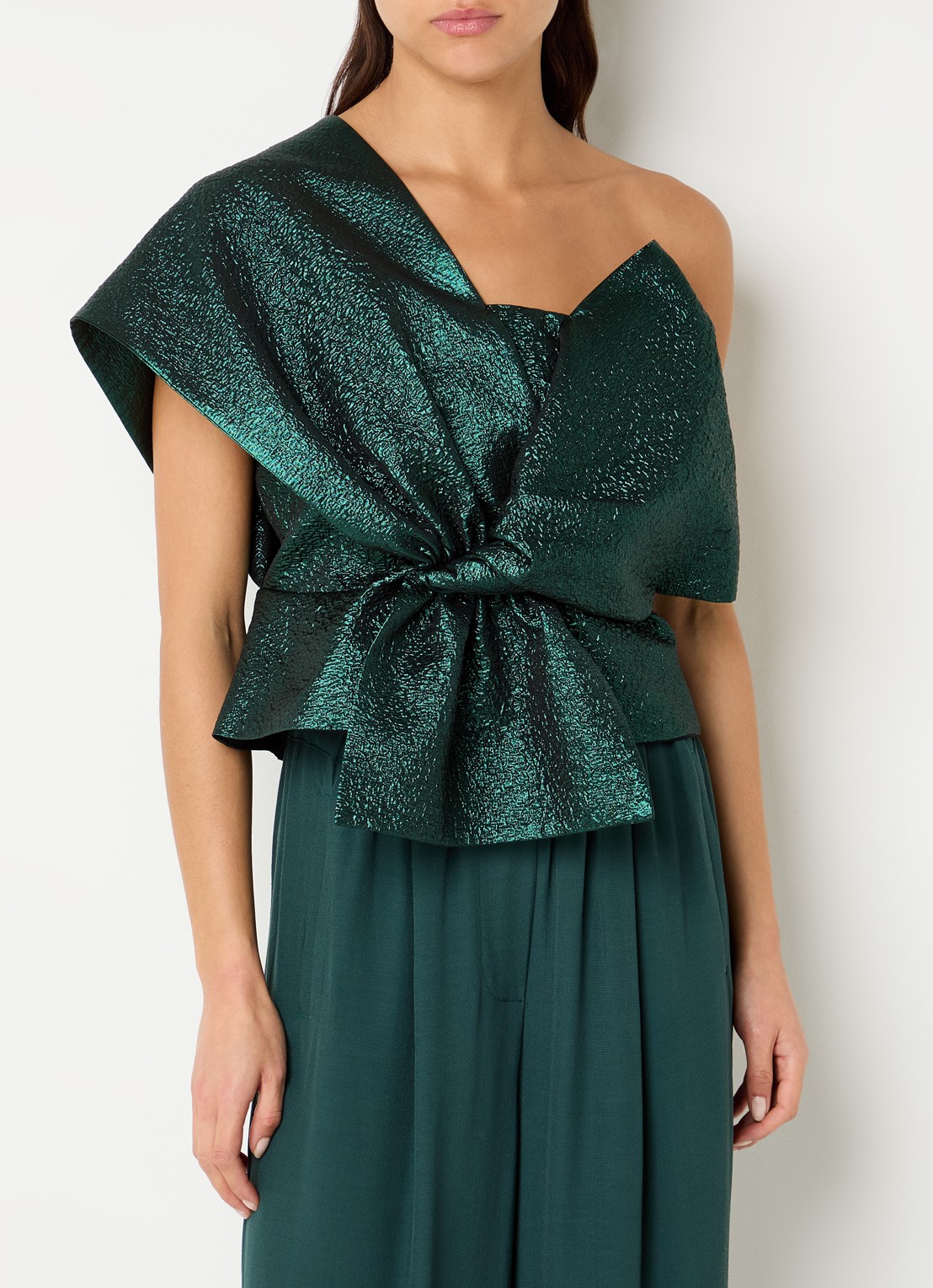 by-bar Jula asymmetrische one shoulder top met metallic finish - detail 3 groen