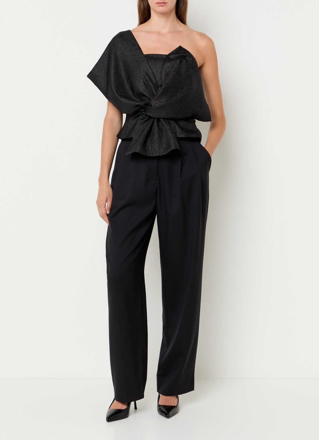 by-bar Jula on shoulder top met geknoopt detail en structuur - voorkant 3 zwart