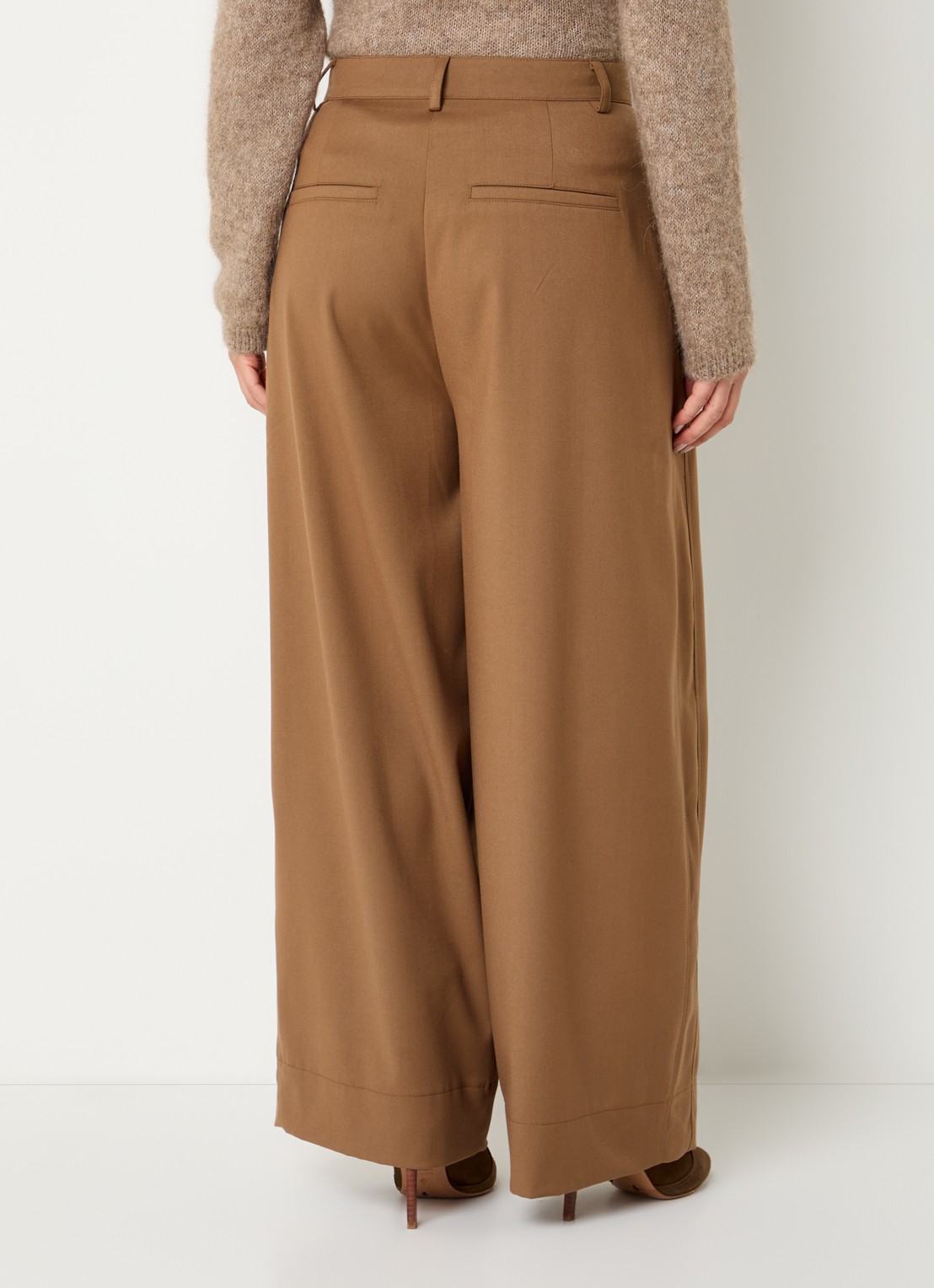by-bar Jule mid waist wide fit pantalon met steekzakken - achterkant 2 camel