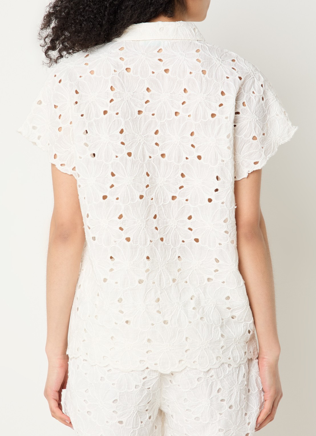 by-bar Karly blouse met broderie - achterkant gebroken wit