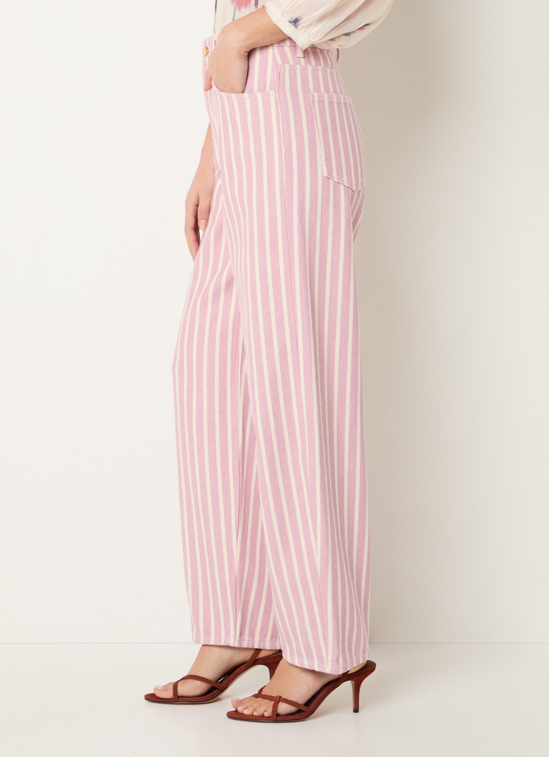by-bar Lew high waist straight fit broek met streepprint - detail 2 roze