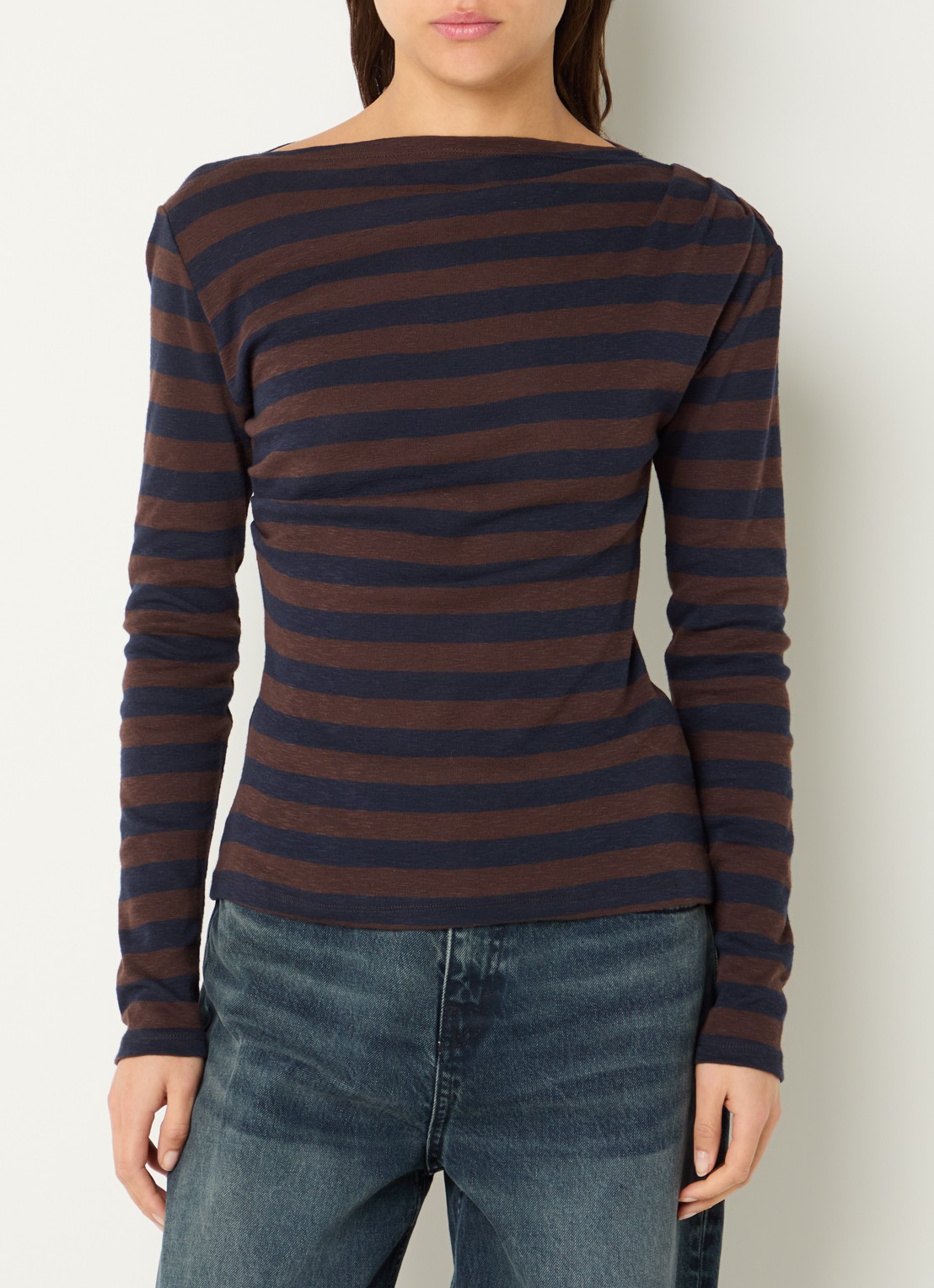by-bar Leya top met boothals - detail 4 donkerbruin