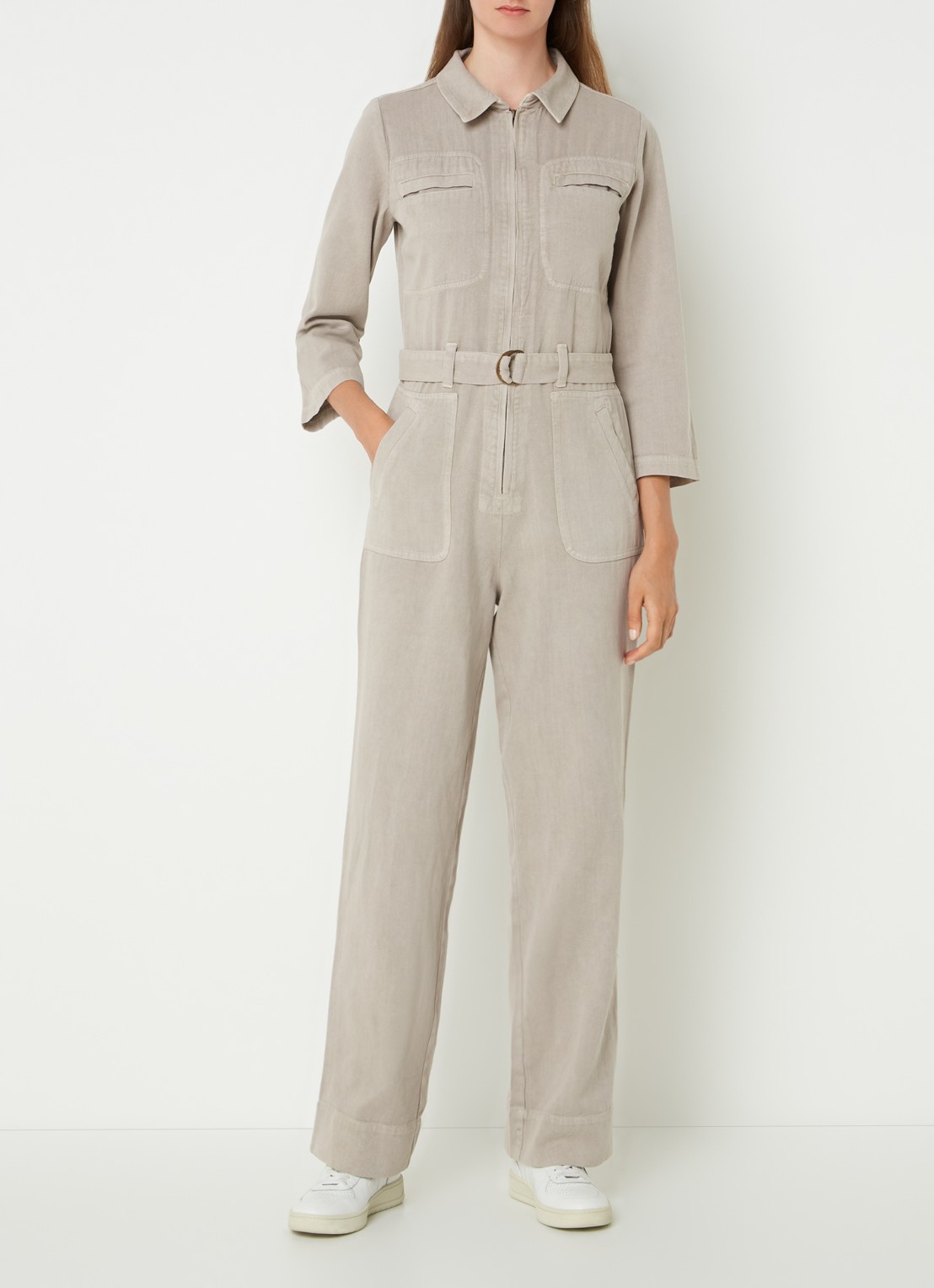 by-bar Louise straight fit jumpsuit van denim met ceintuur - detail 2 donkerbeige