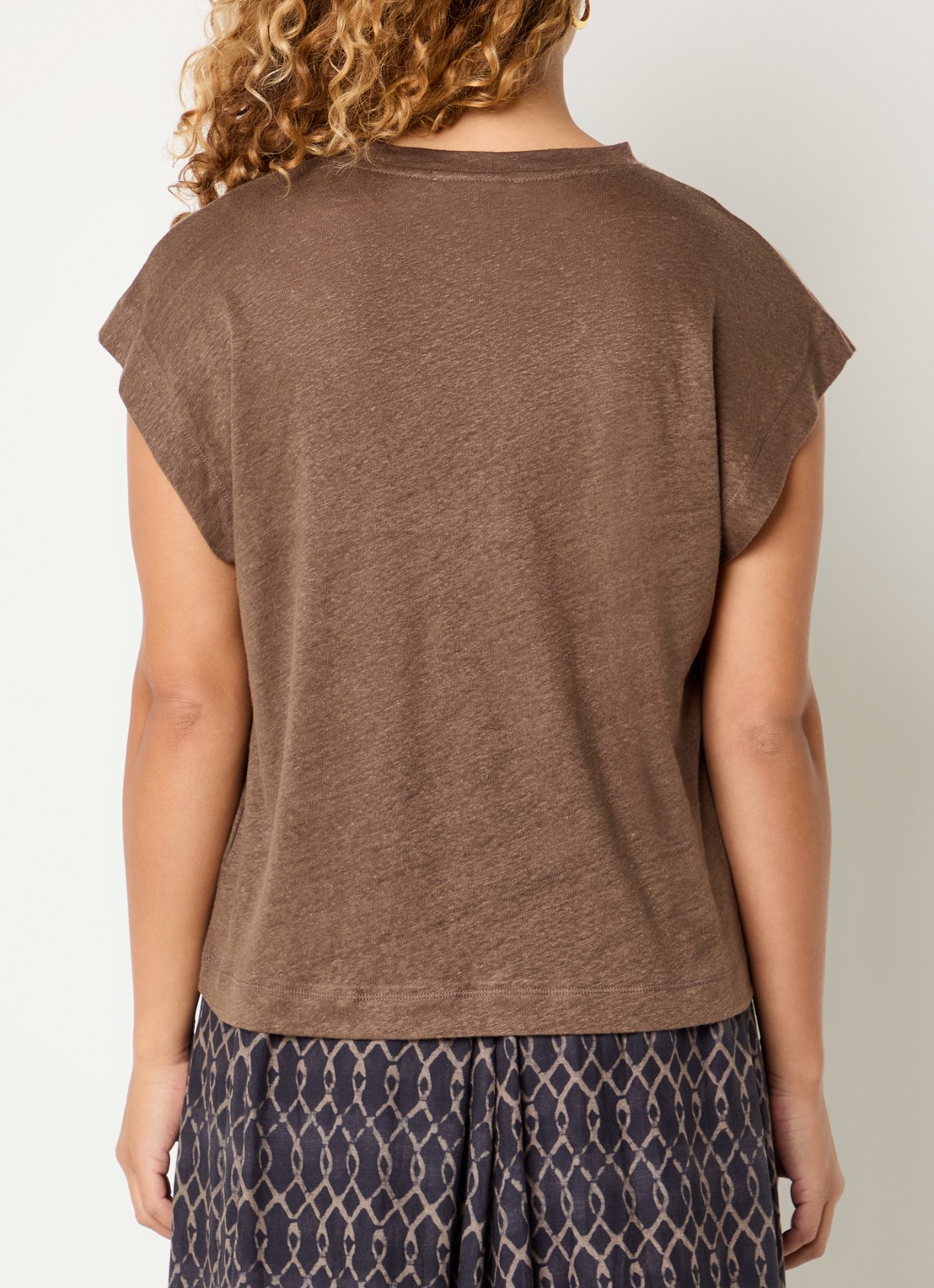 by-bar Mason T-shirt van linnen - achterkant bruin