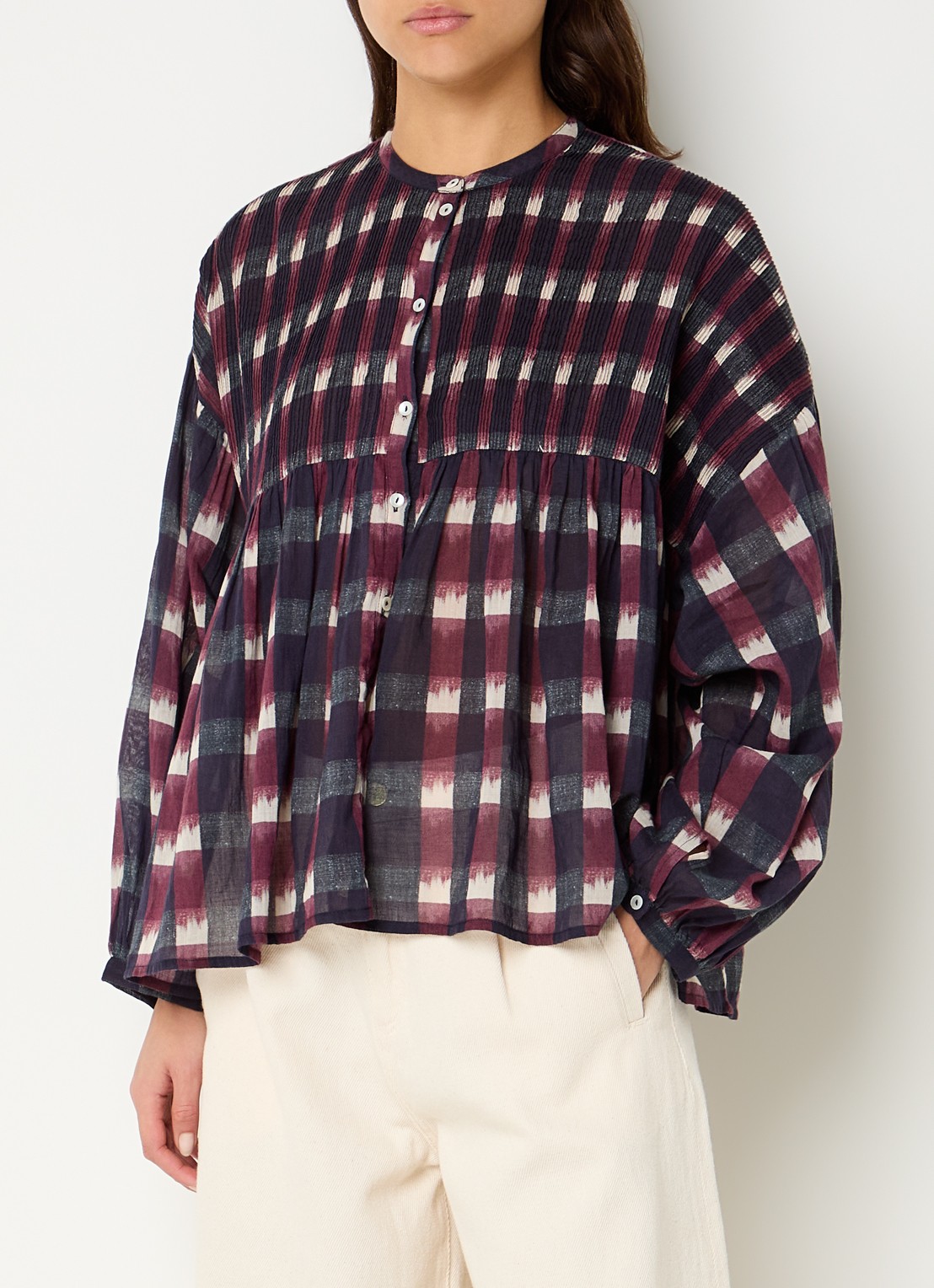 by-bar Mine Ikat blouse met ruitdessin en smockwerk - detail 4 bordeauxrood