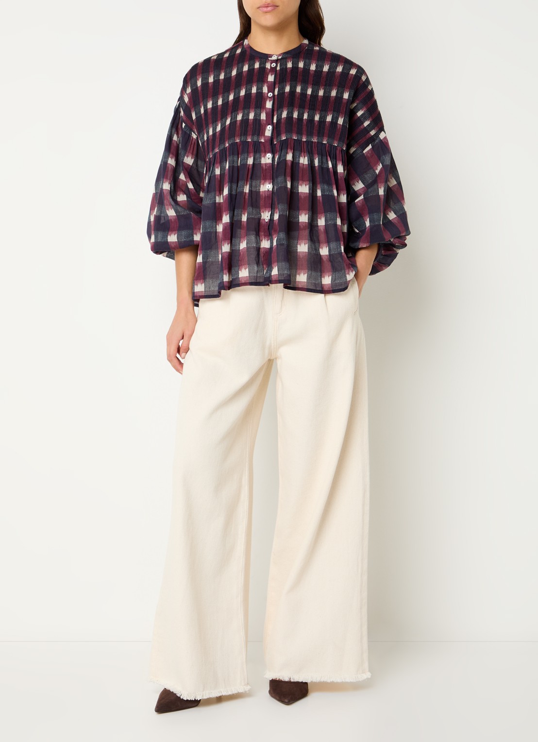 by-bar Mine Ikat blouse met ruitdessin en smockwerk - voorkant 3 bordeauxrood