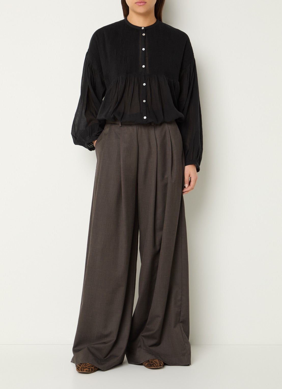by-bar Mine semi-transparante blouse met ballonmouw - voorkant 2 zwart