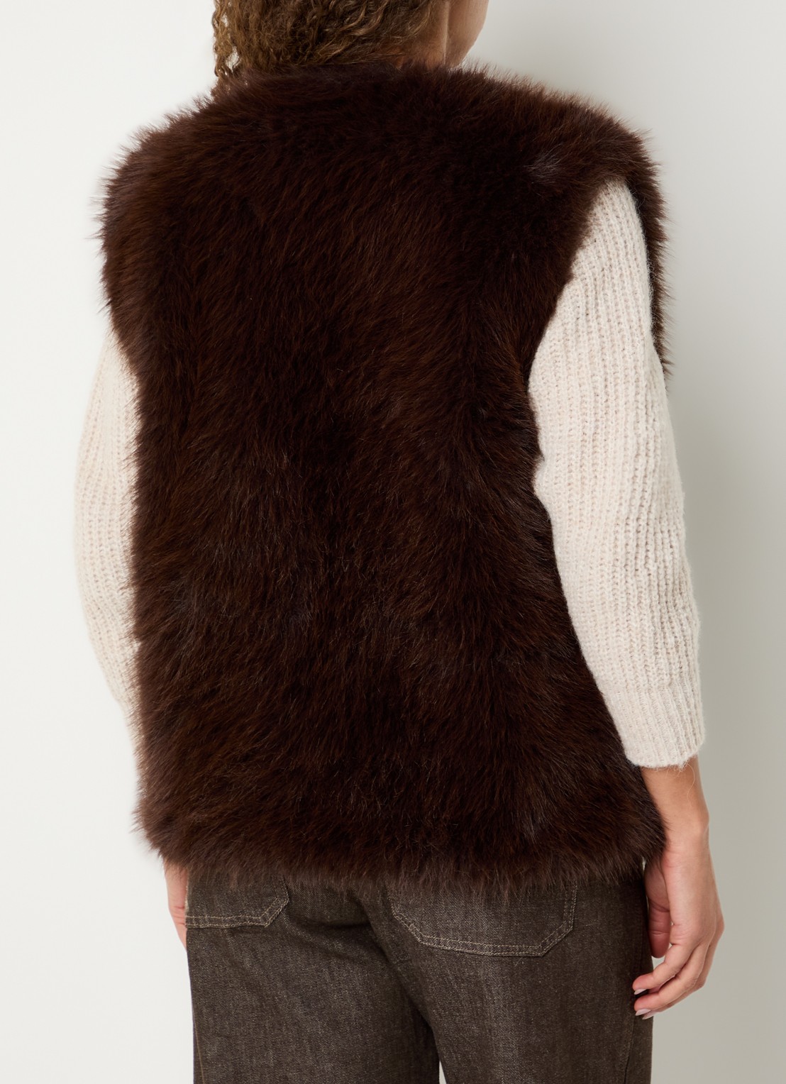 by-bar Mona gilet van imitatiebont met ronde hals - achterkant 2 donkerbruin