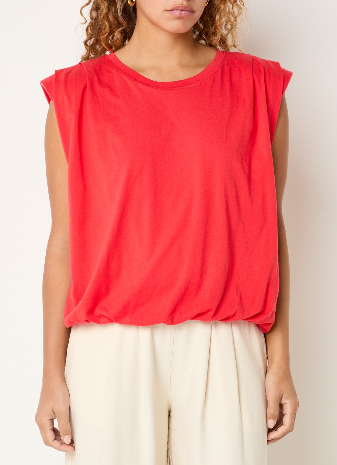by-bar Nilou mouwloze top met schoudervulling - detail 4 rood