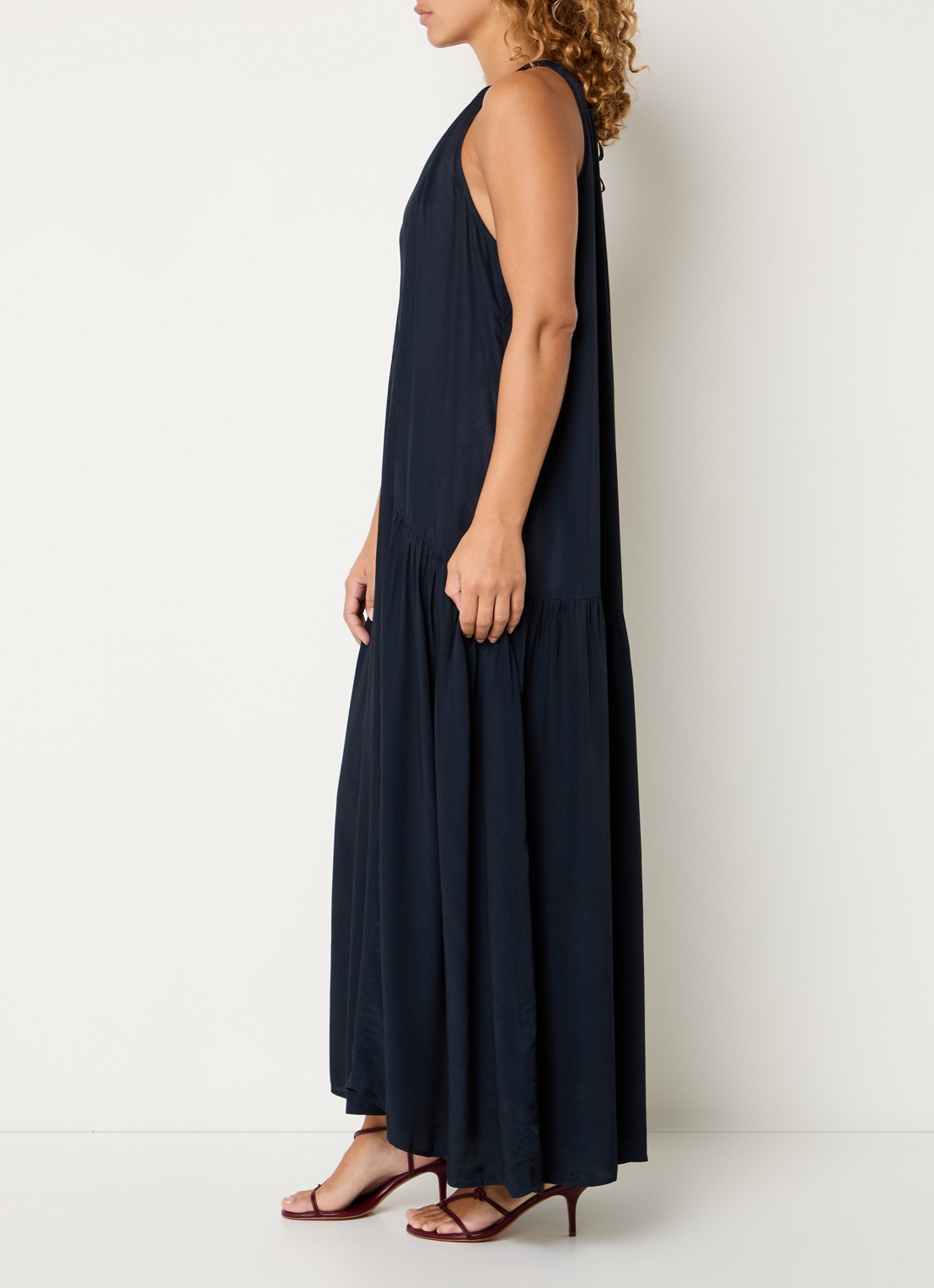 by-bar Peggy maxi jurk met steekzakken - voorkant 4 donkerblauw