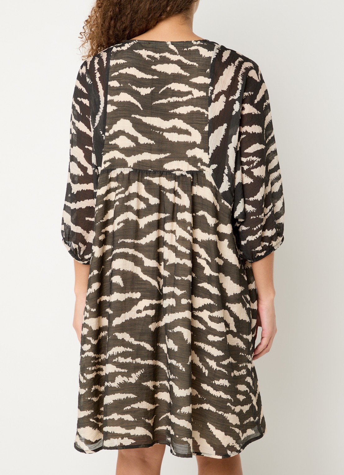 by-bar Philou mini jurk met zebraprint en ballonmouw - achterkant 5 bronsgroen