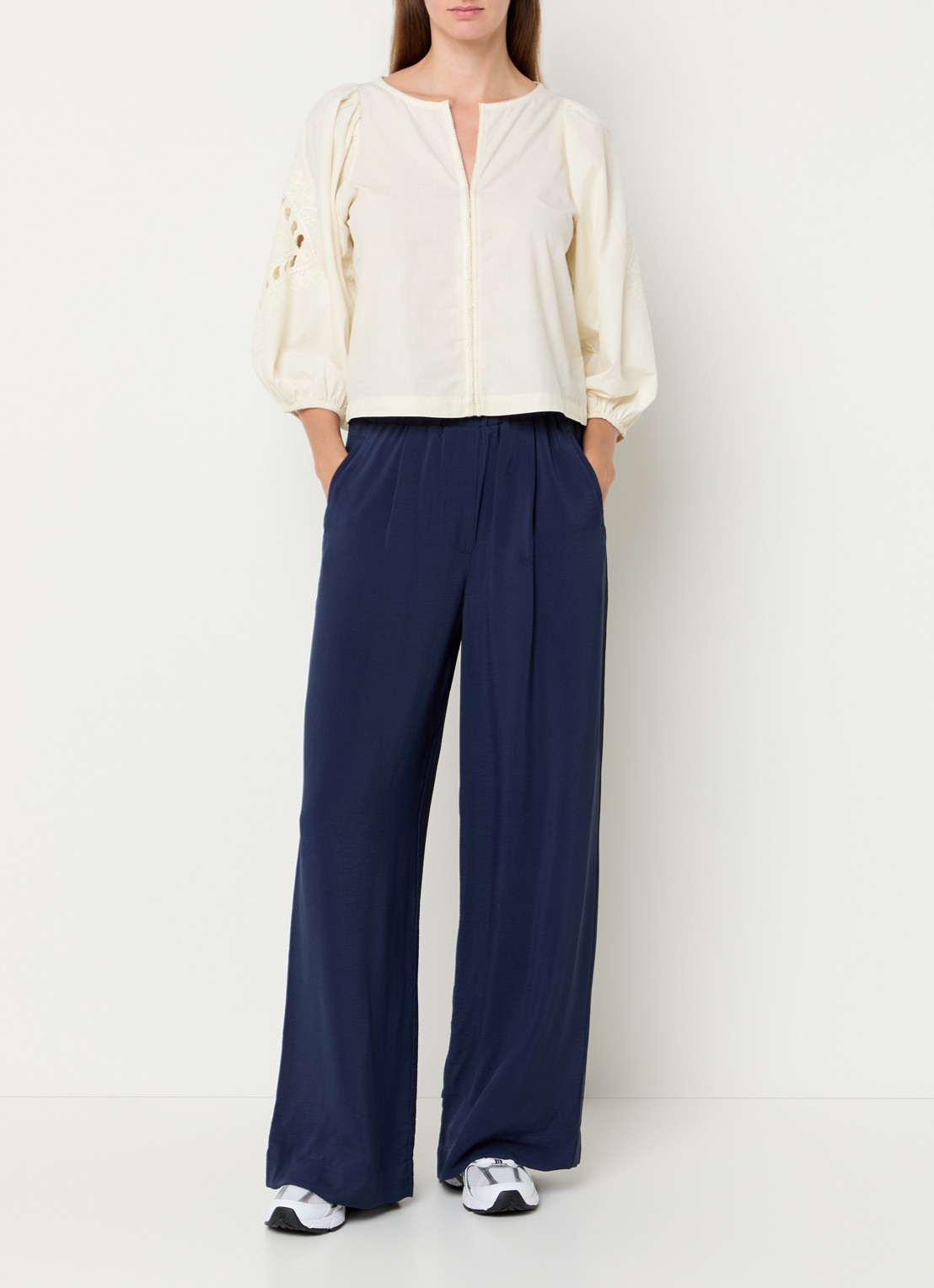 by-bar Rae blouse met broderie - voorkant 3 ivoor