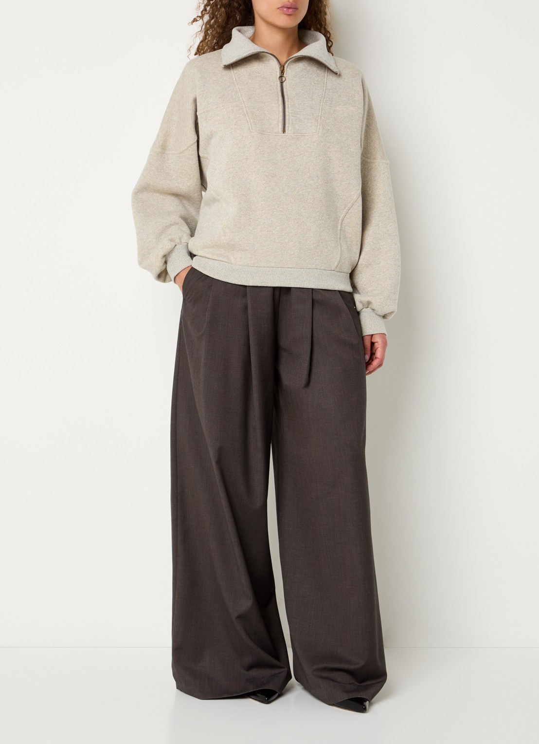 by-bar Roos sweater met opstaande kraag en halve rits - voorkant 4 beige