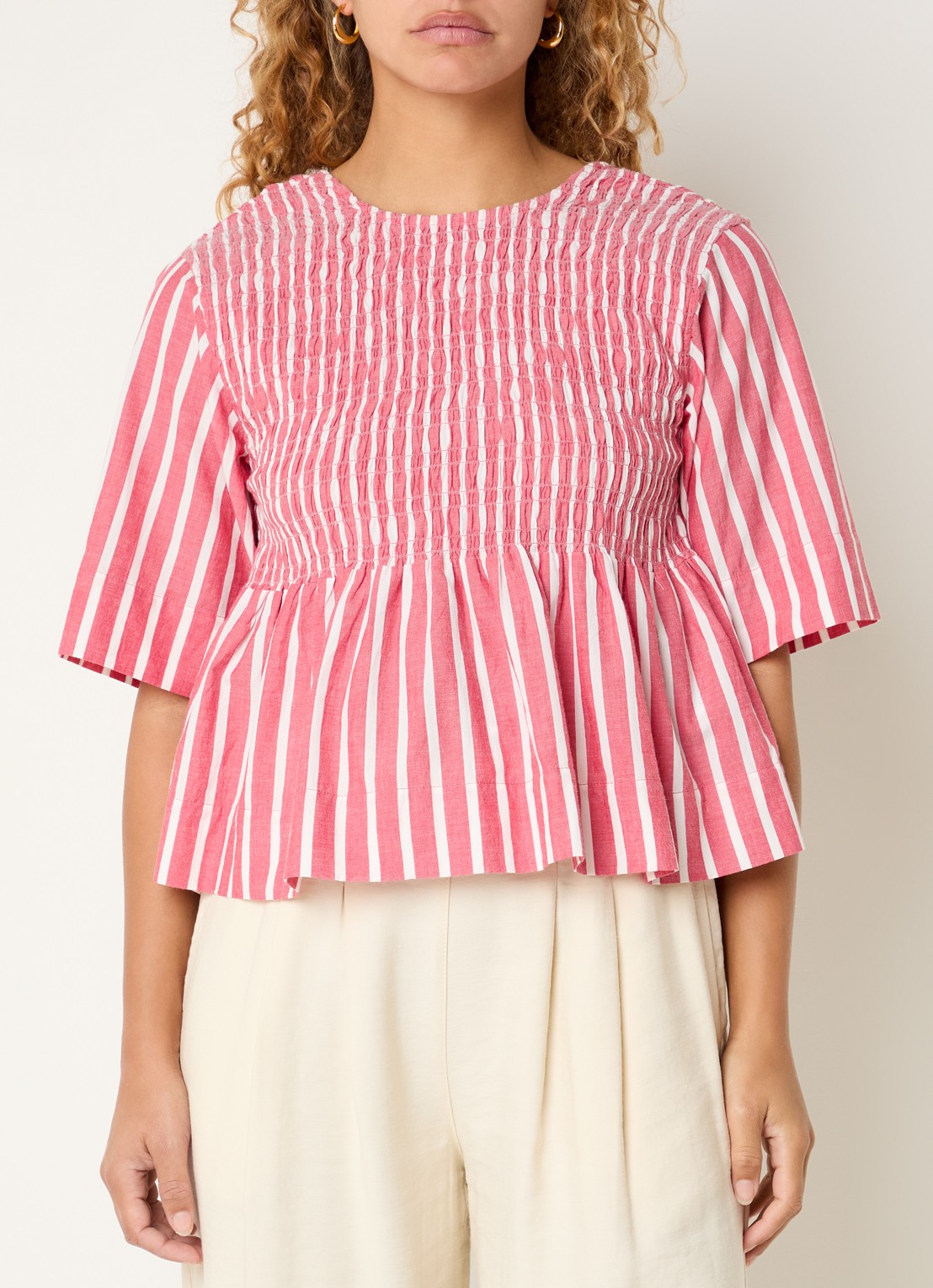 by-bar Runa tuniek met smockwerk en streepprint - detail 2 koraalrood
