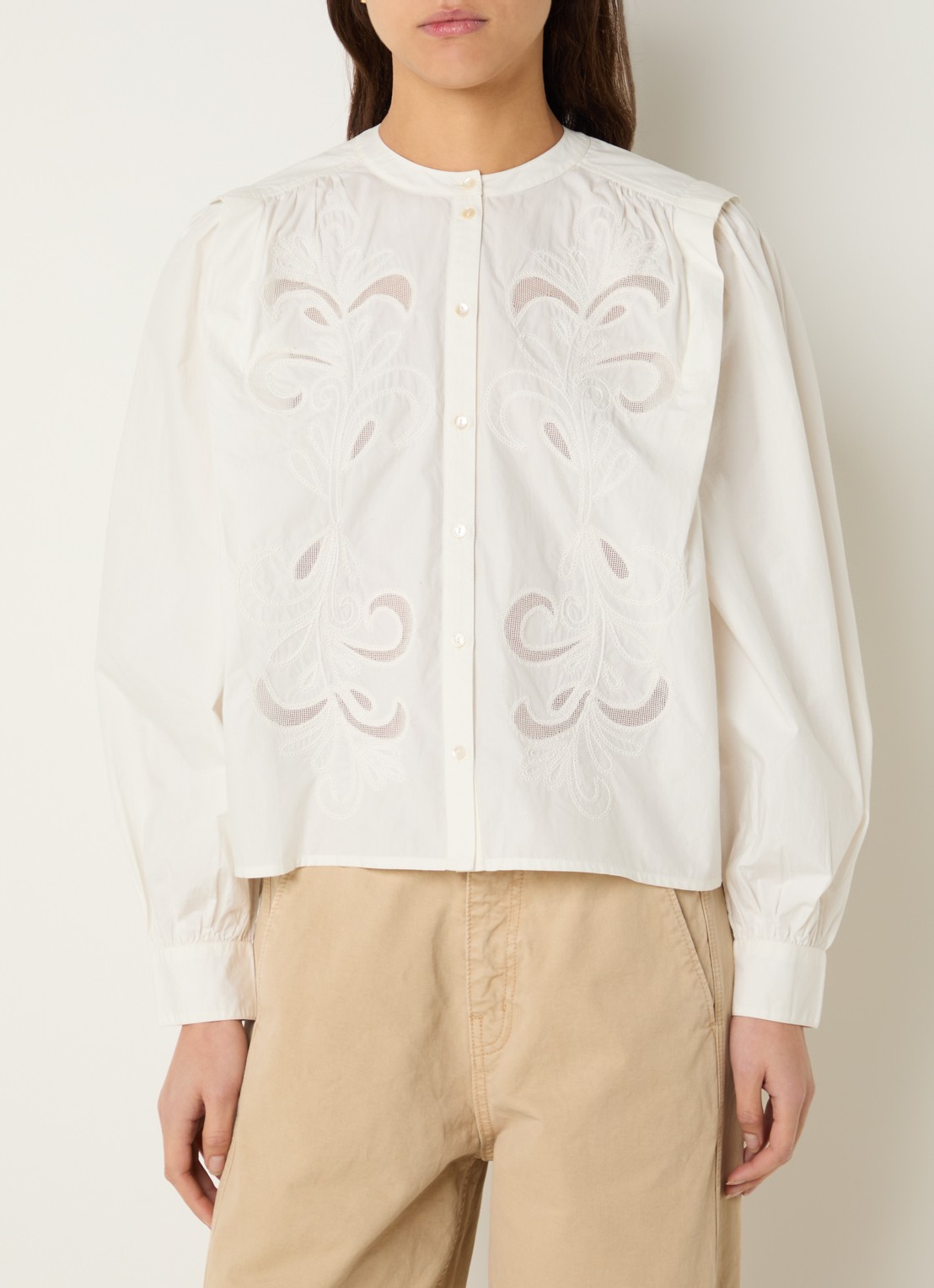 by-bar Soof blouse met broderie - detail 4 gebroken wit