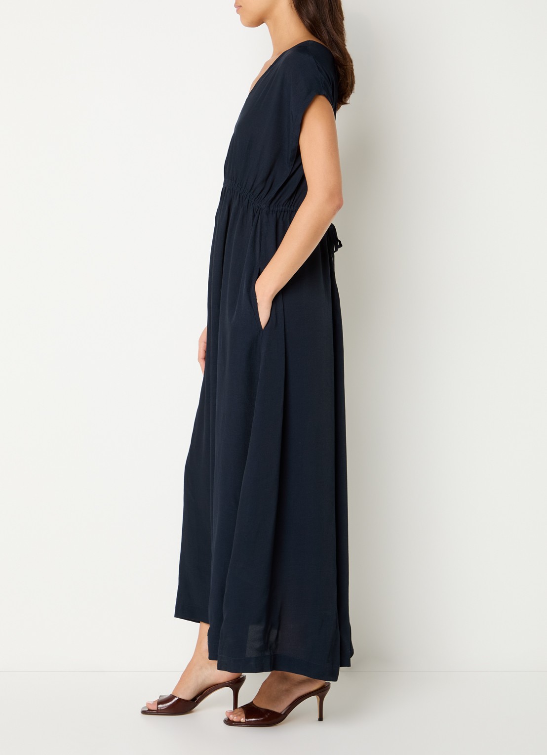 by-bar Yuki maxi jurk van crêpe met steekzakken - achterkant 4 donkerblauw