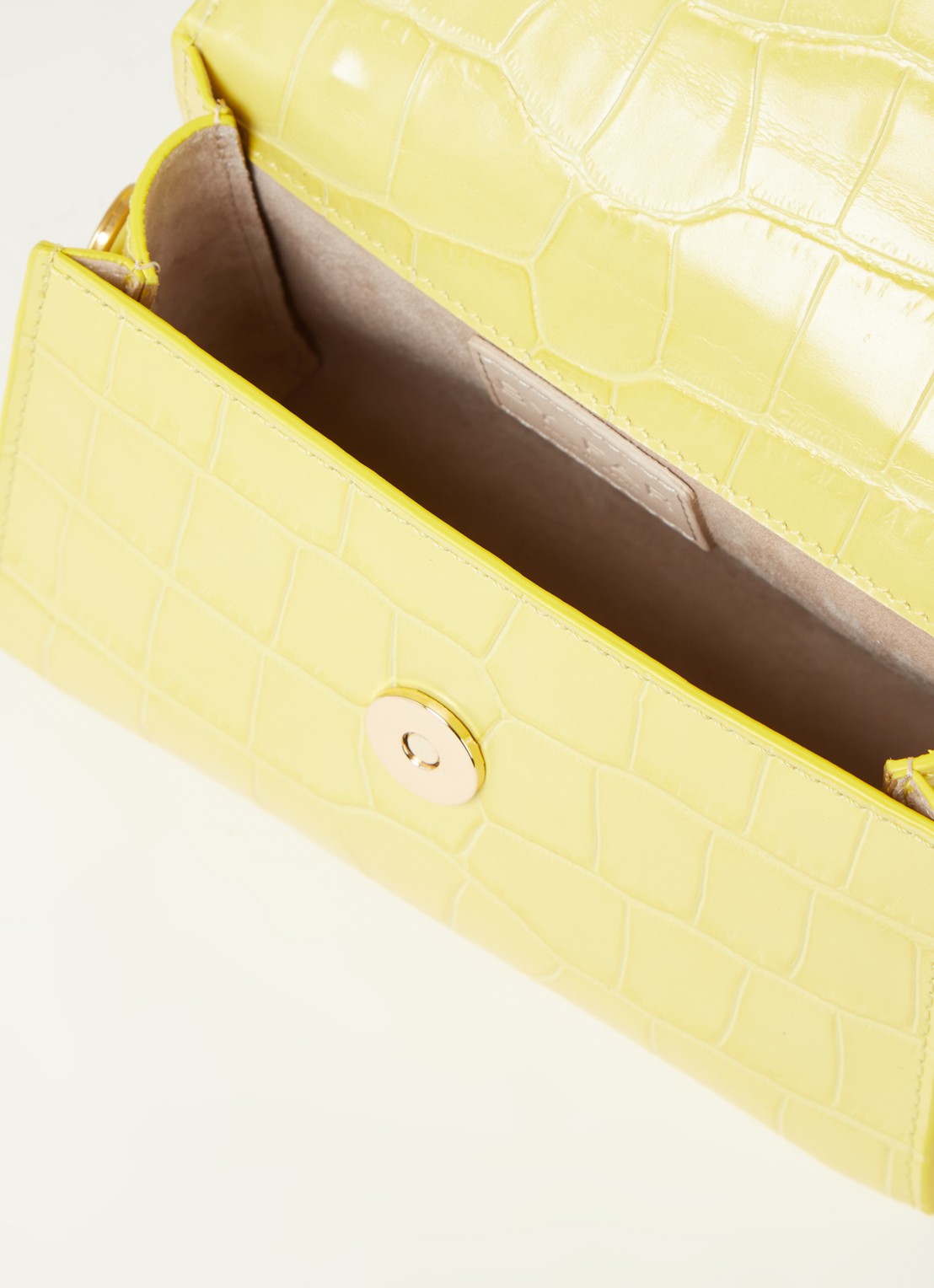 BY FAR Handtas van leer met crocostructuur - detail 3 geel
