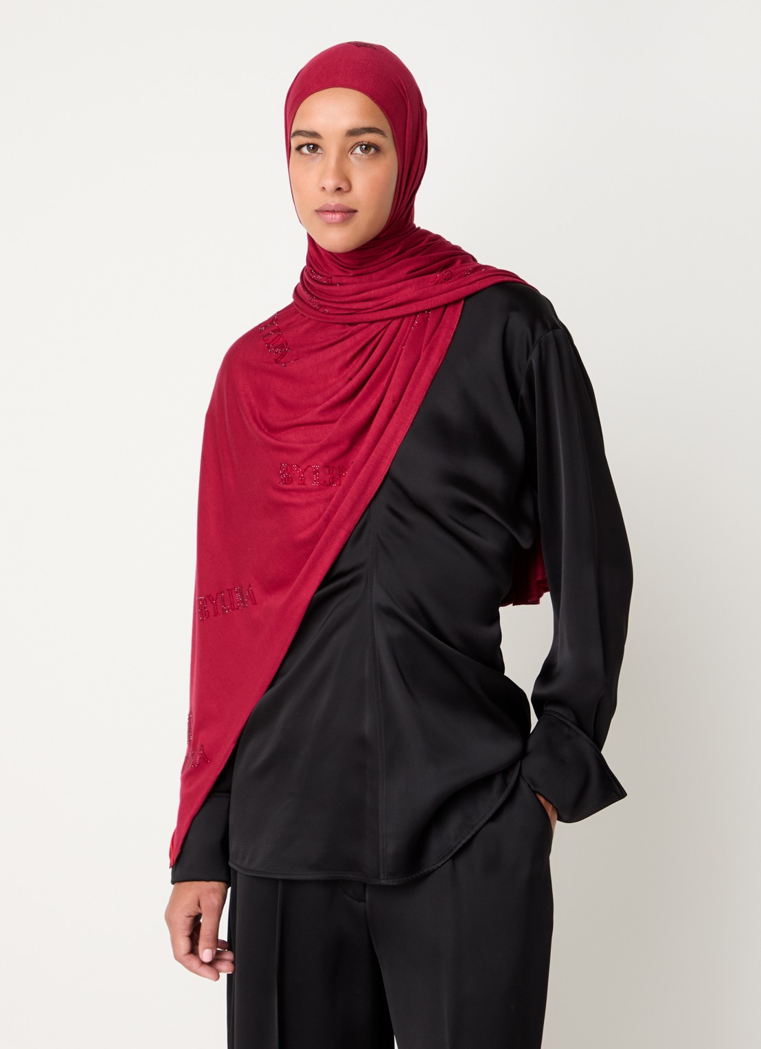 BYLIMA Chiffre sjaal met strass 175 x 70 cm - voorkant 4 bordeauxrood