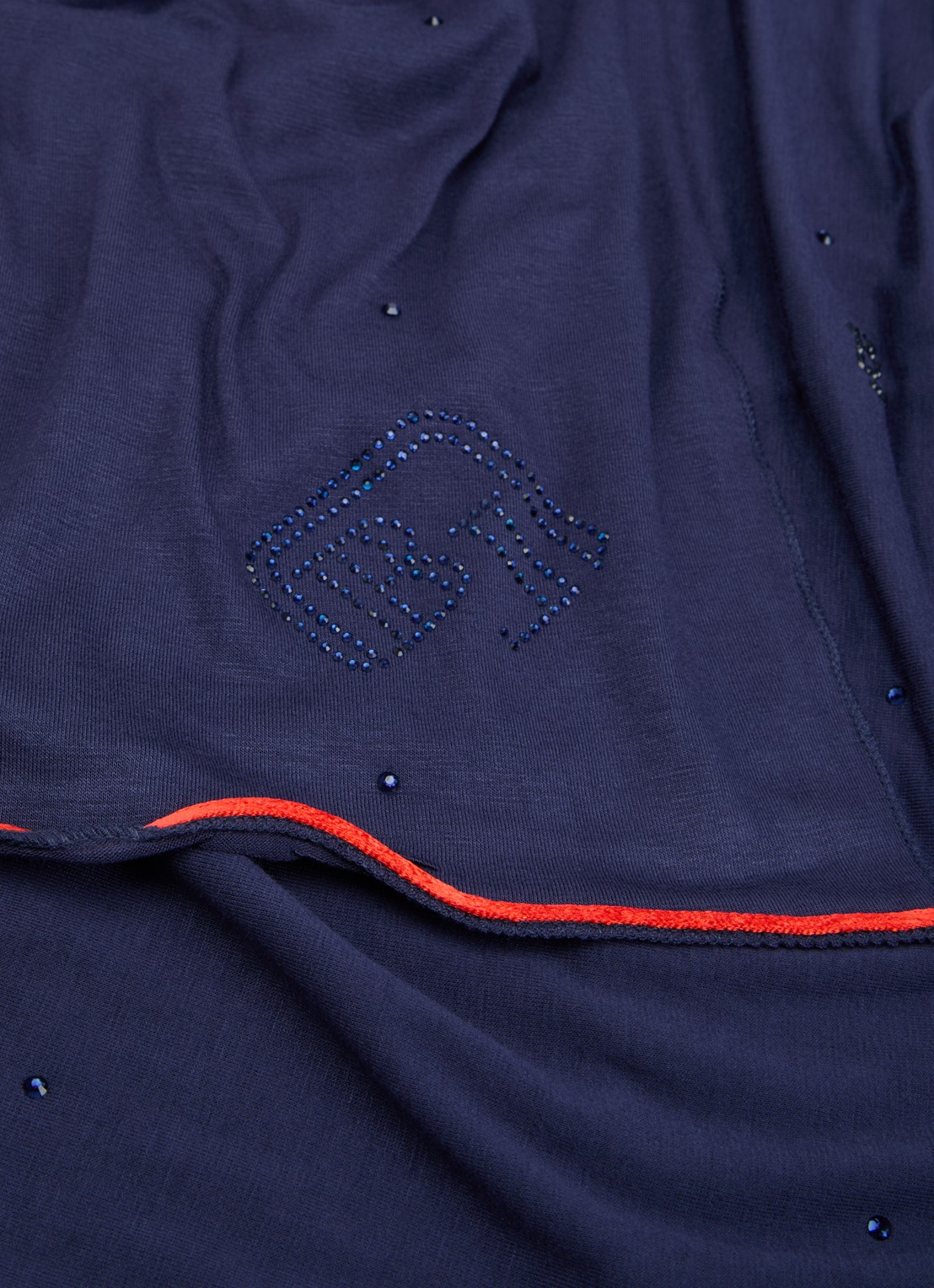 BYLIMA Initials sjaal met strass 180 x 75 cm - detail 4 dark blue / blauw