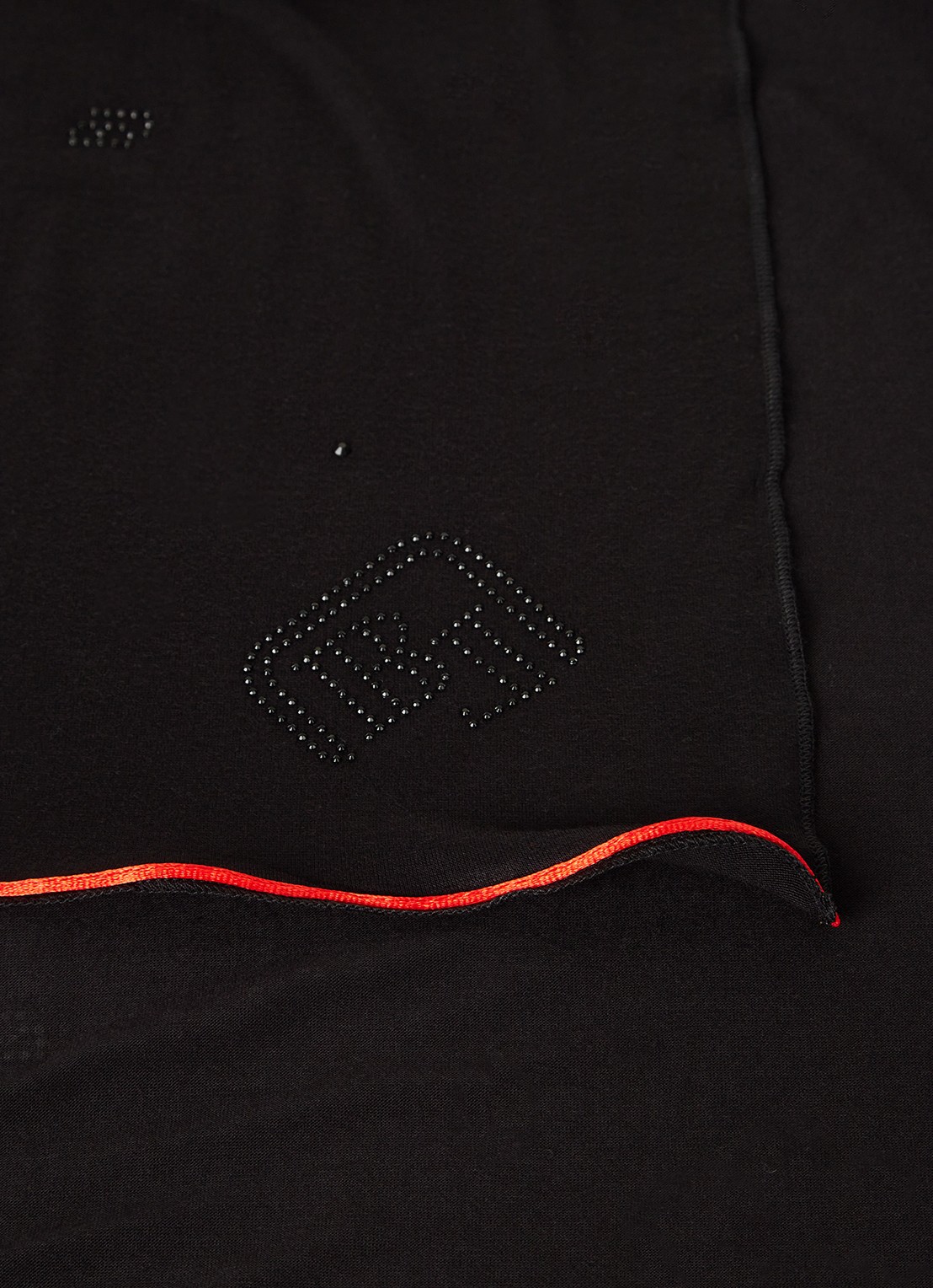 BYLIMA Initials sjaal met strass 190 x 60 cm - detail 4 black / zwart