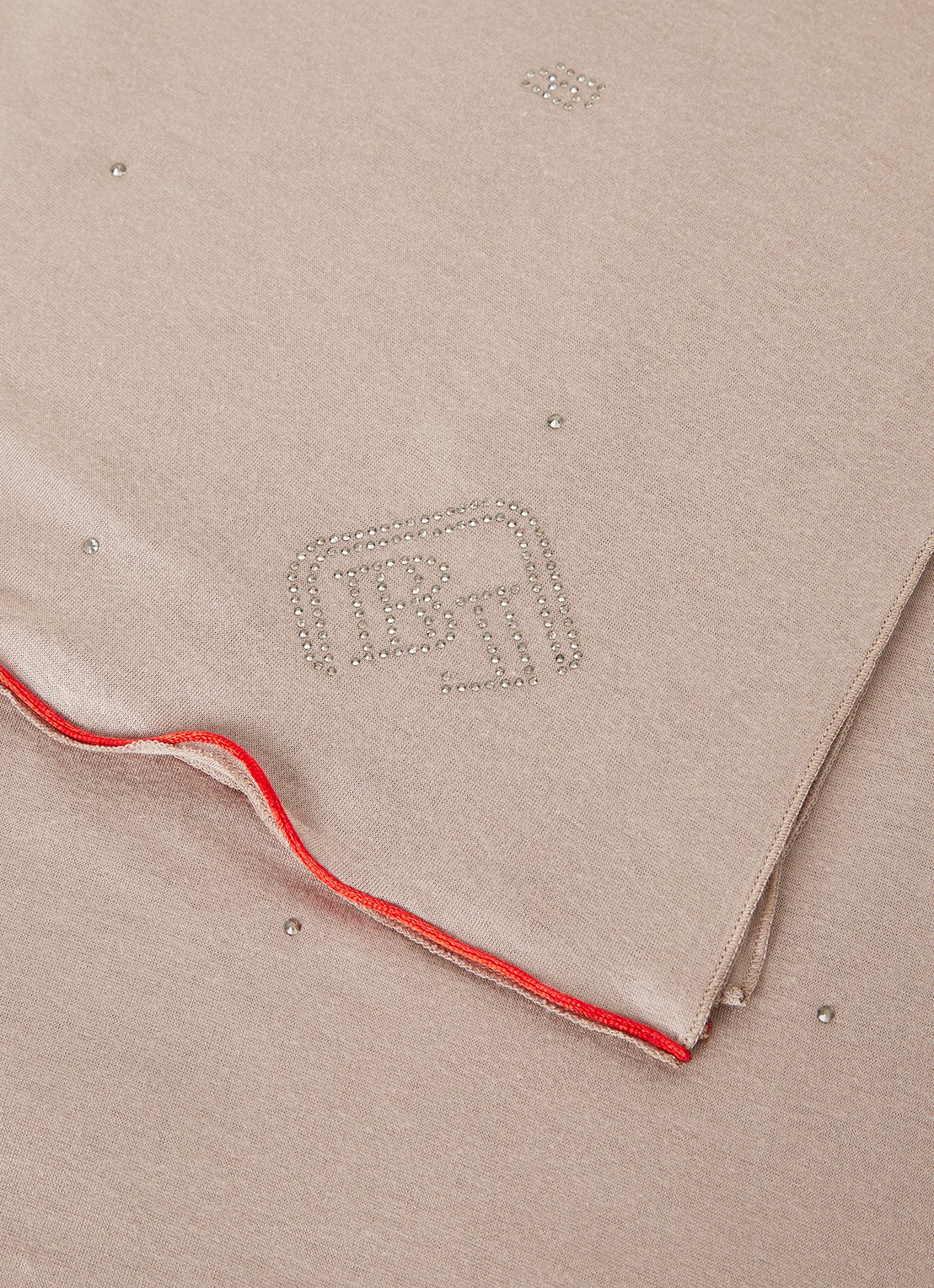 BYLIMA Initials sjaal met strass 190 x 60 cm - detail 2 sand / zand