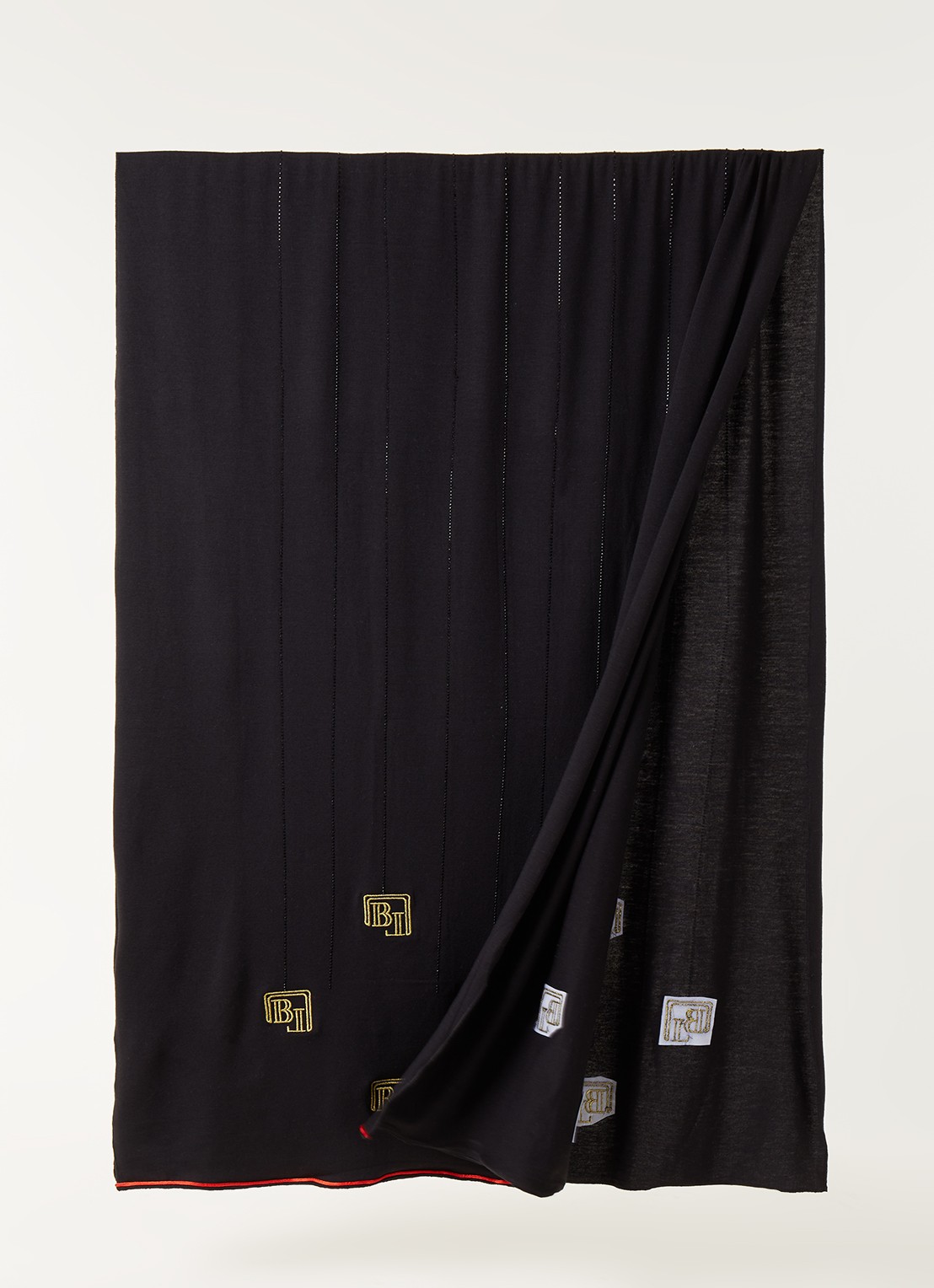 BYLIMA Ricamo Logo sjaal met strass 200 x 75 cm - detail 3 black gold / goud