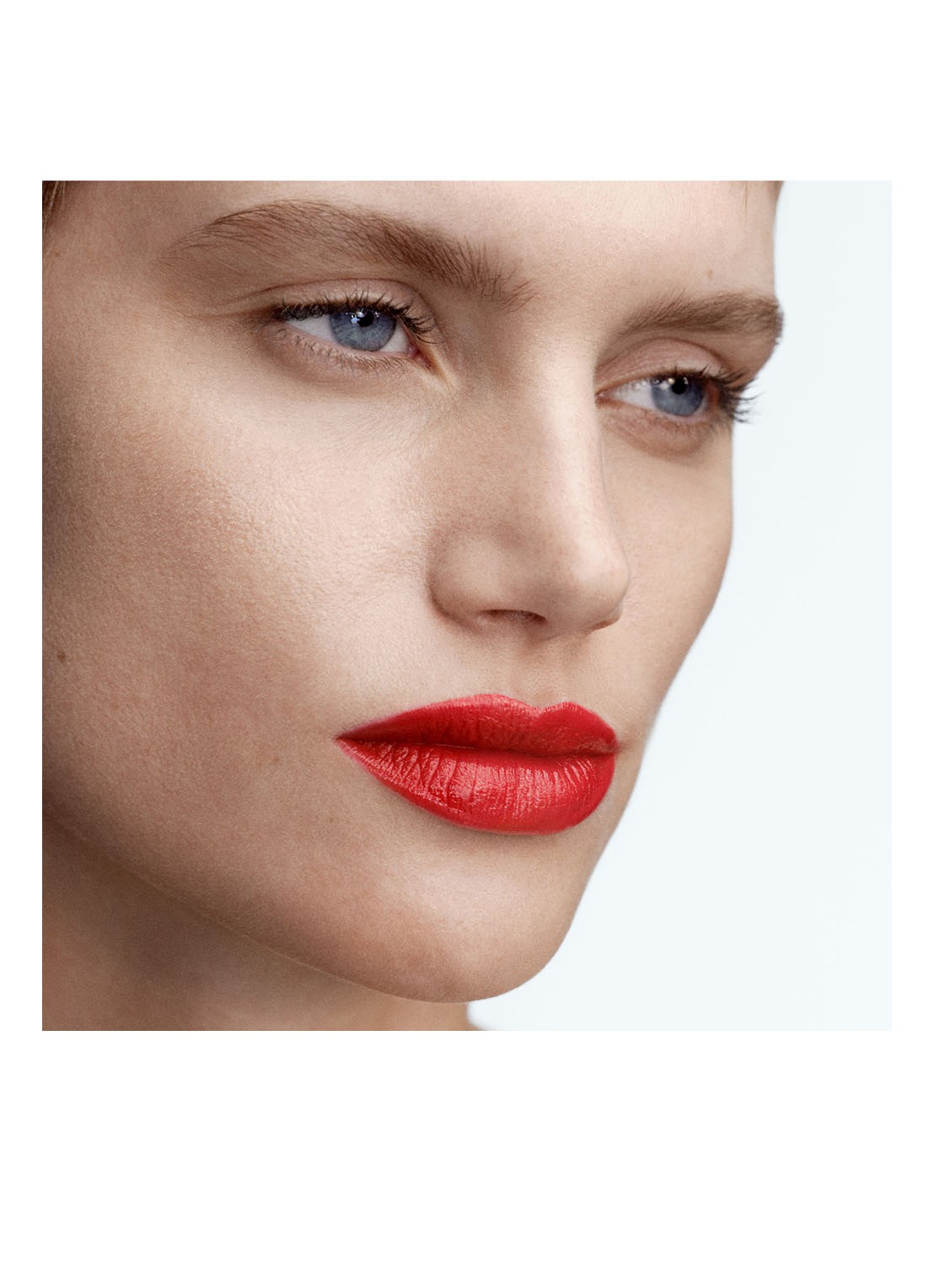 Byredo Satin Lipstick - detail 7 220 fire & rain