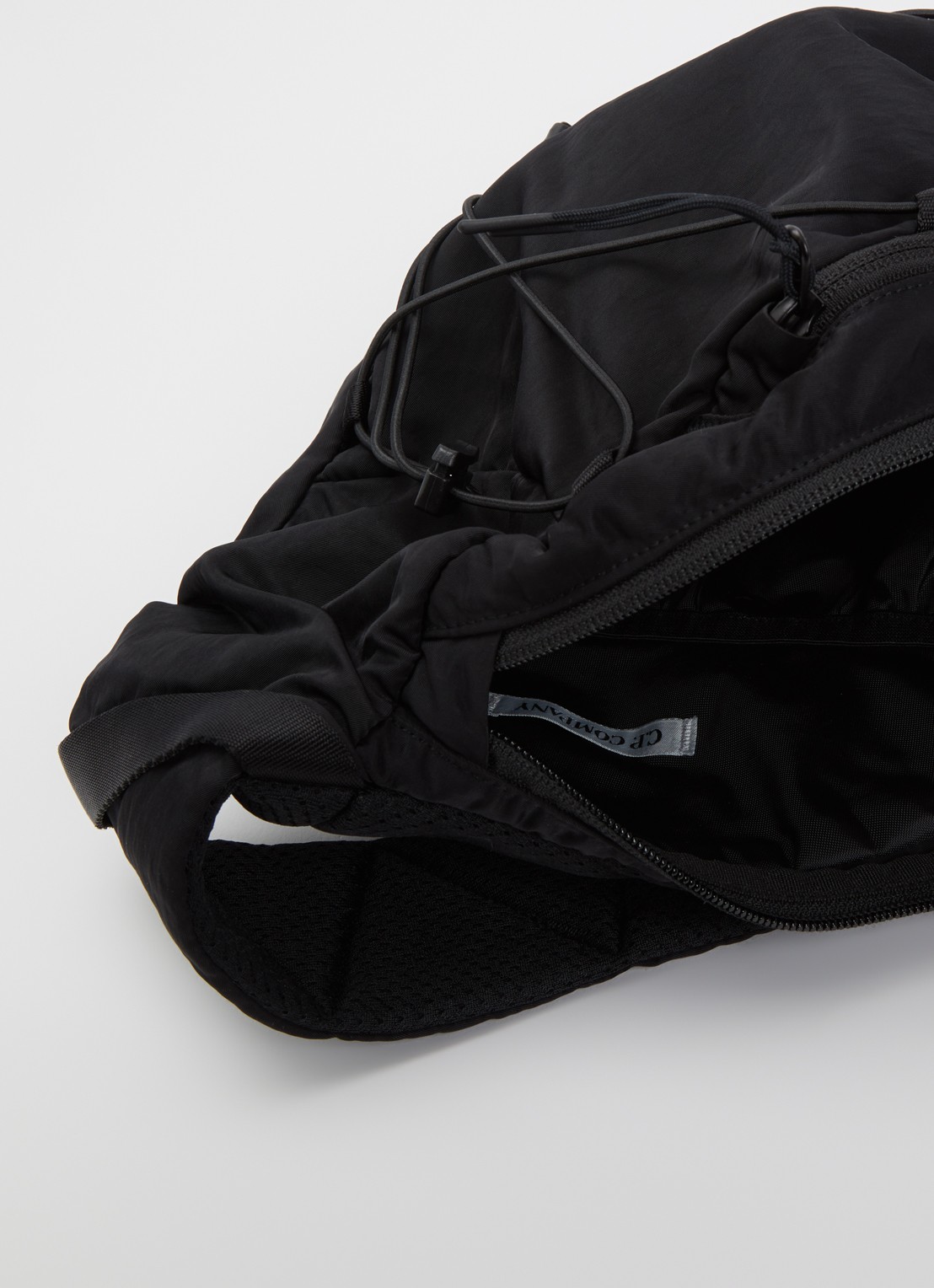 C.P. Company Crossbodytas met logo en verstelbare schouderriem - detail 2 zwart