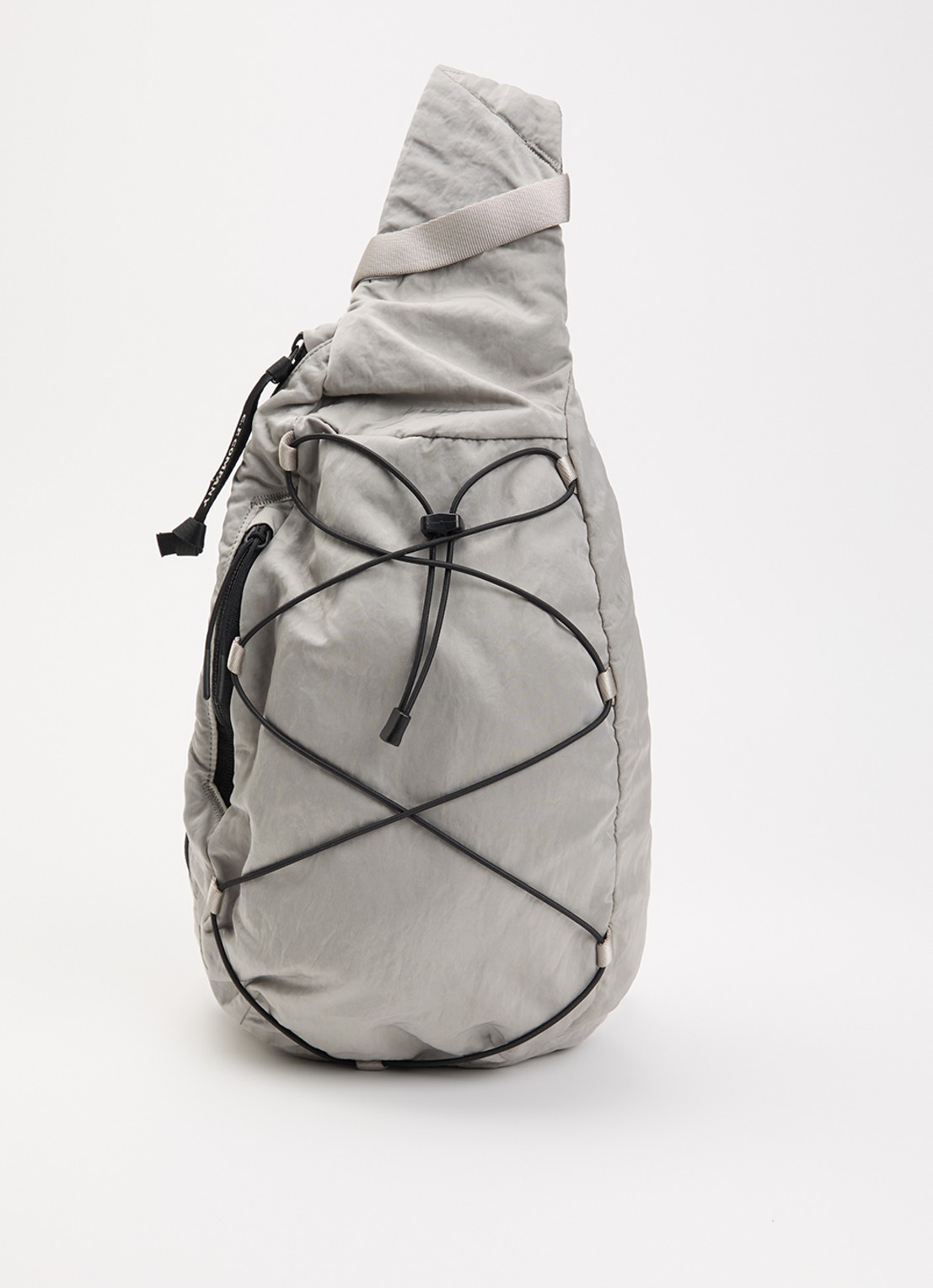 C.P. Company Crossbodytas met logo en verstelbare schouderriem - voorkant 2 grijs