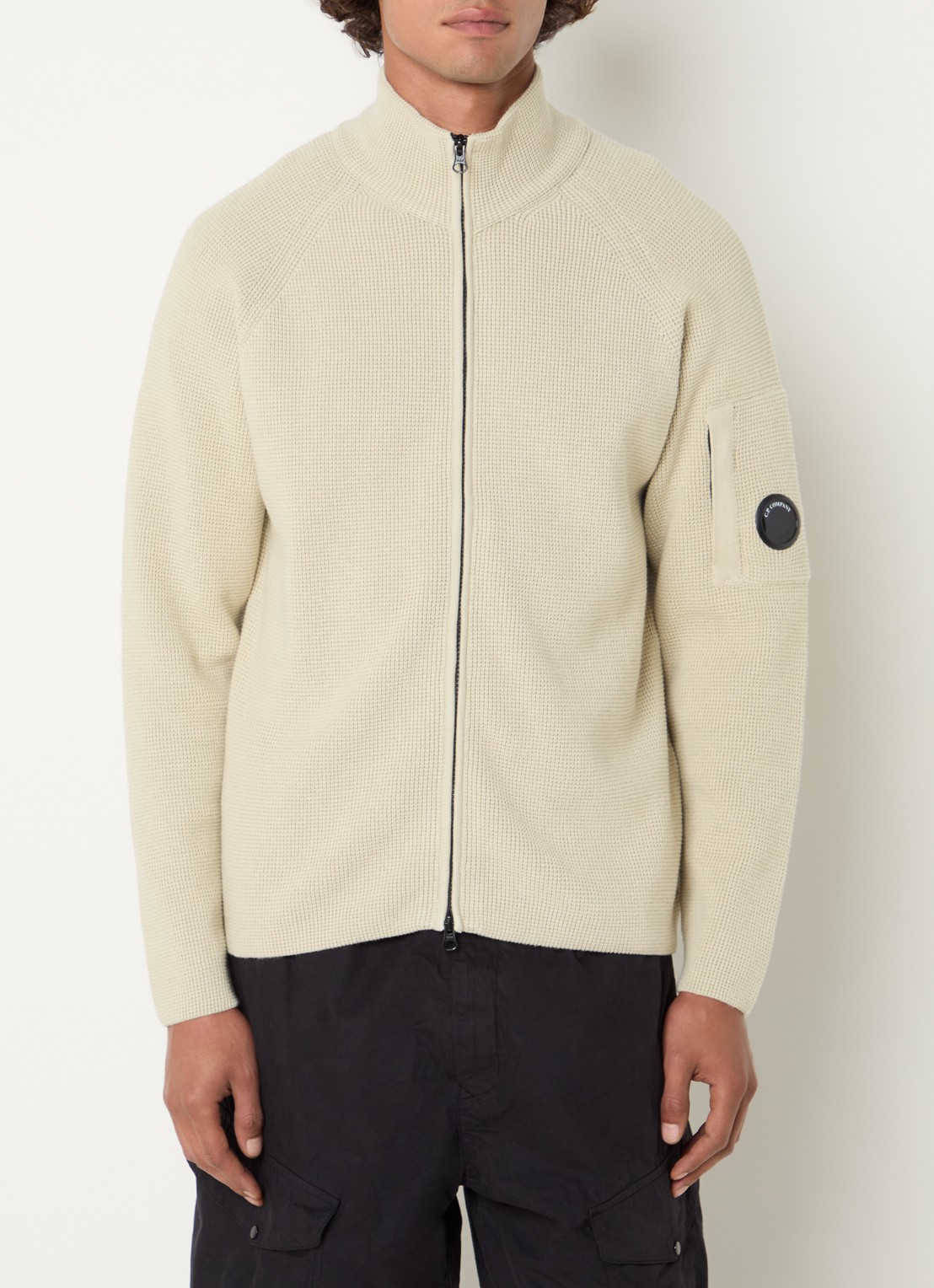 C.P. Company Grofgebreid vest met opstaande kraag - detail beige