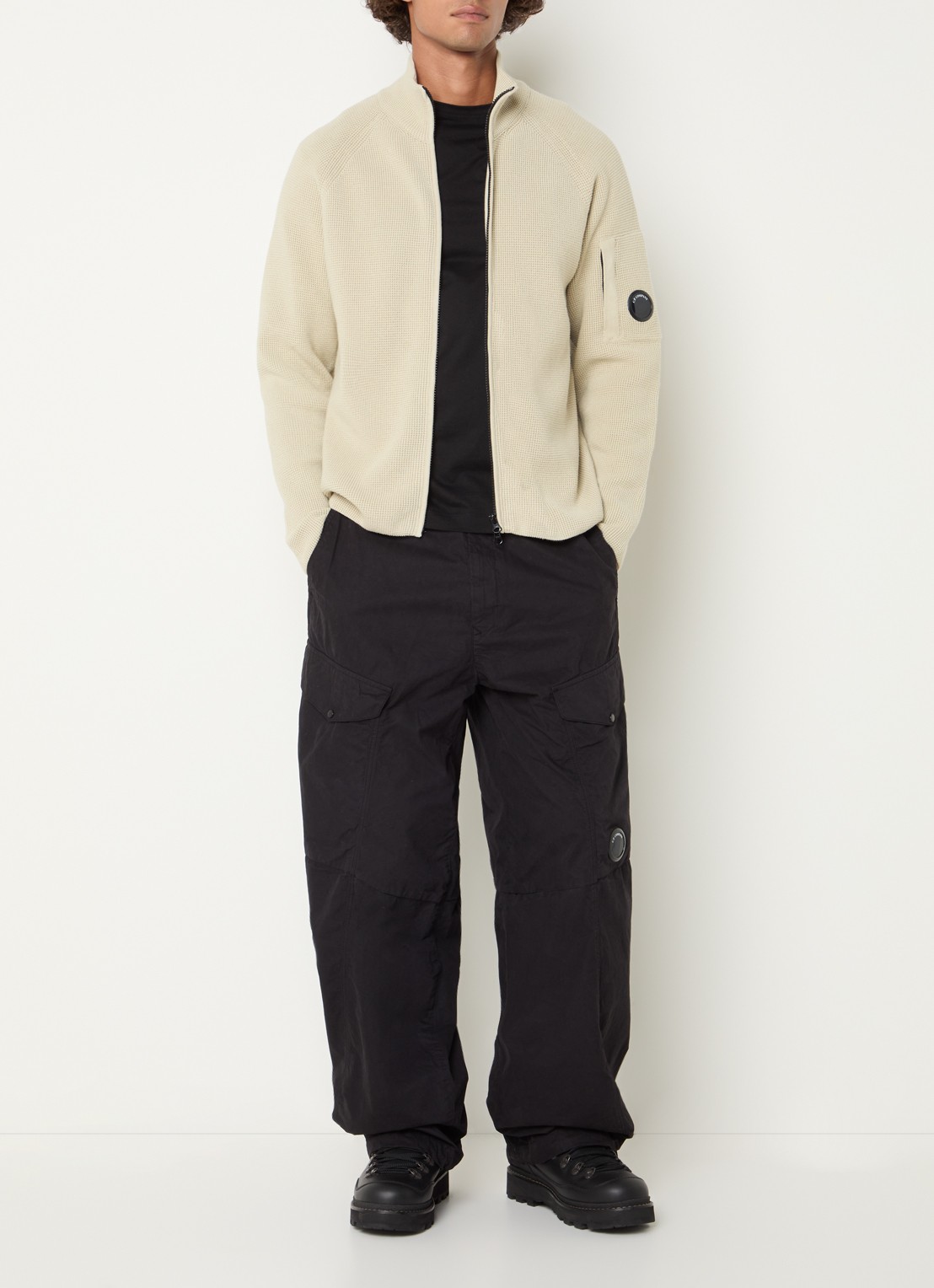 C.P. Company Grofgebreid vest met opstaande kraag - voorkant 3 beige