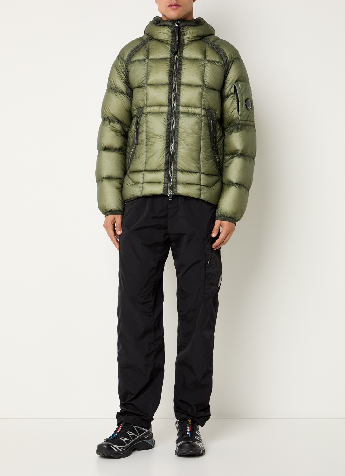 C.P. Company Puffer jack met donsvulling en logo - voorkant 3 mosgroen