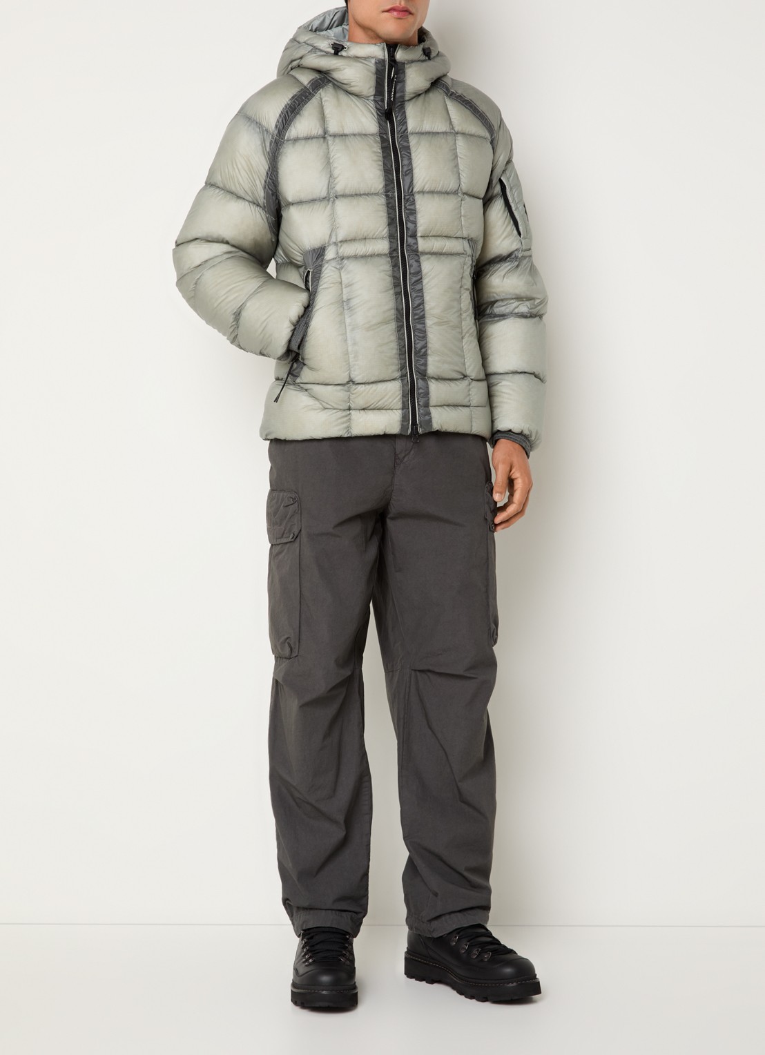 C.P. Company Puffer jack met ritszakken en capuchon - voorkant 4 lindegroen