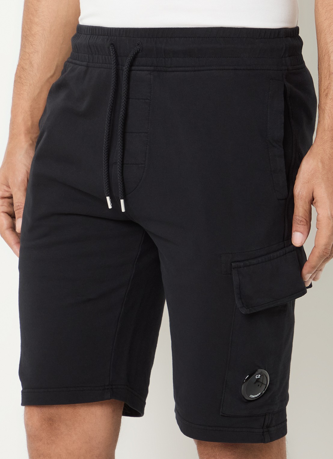 C.P. Company Slim fit korte cargobroek met logo - detail 3 zwart