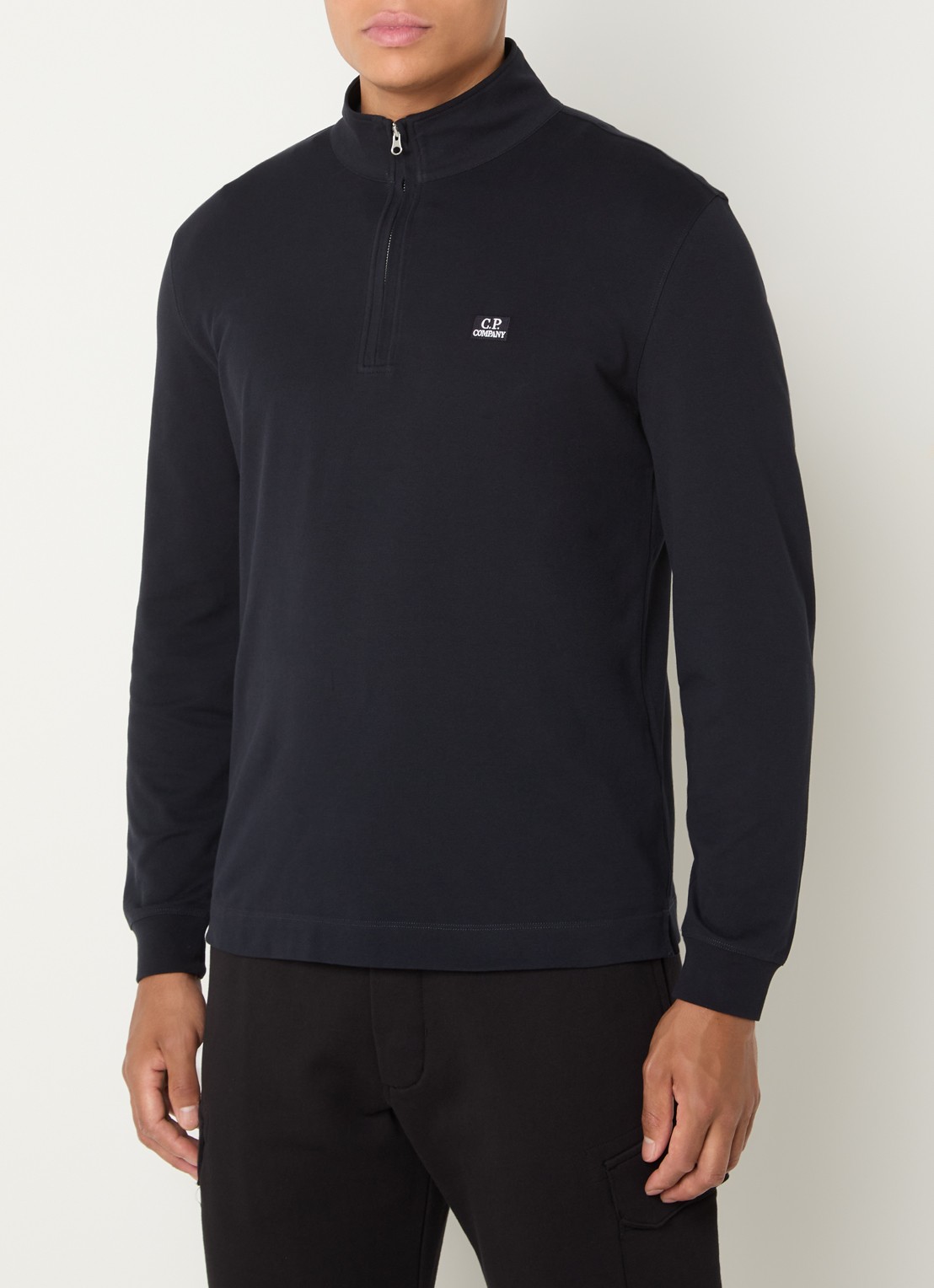 C.P. Company Slim fit polo van piqué katoen met halve rits en logo - detail 2 donkerblauw