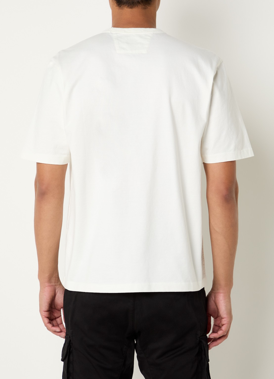 C.P. Company Twisted T-shirt met logoborduring - achterkant vanillegeel