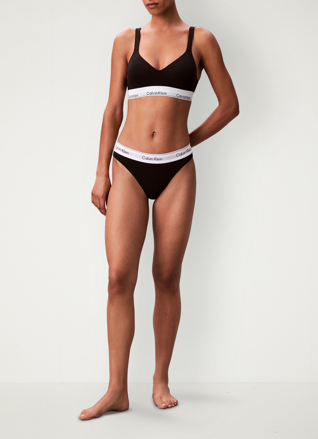 Calvin Klein Bralette met logoband - voorkant 2 zwart