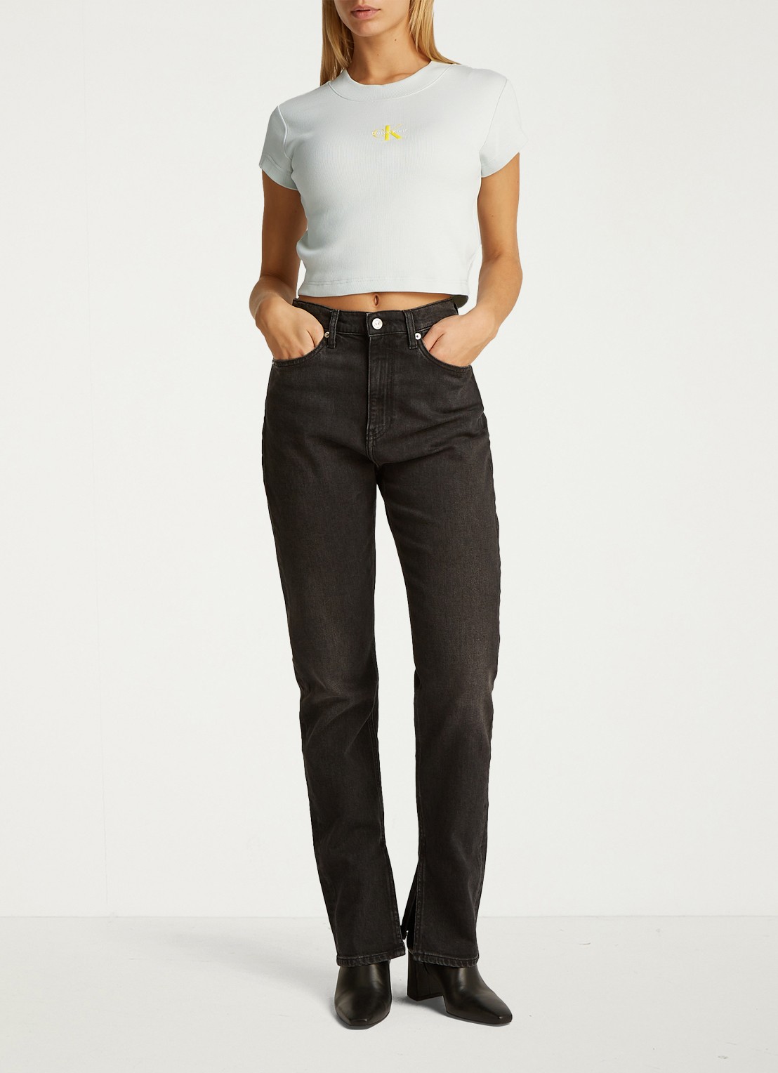 Calvin Klein Cropped T-shirt met logo - voorkant 5 mint