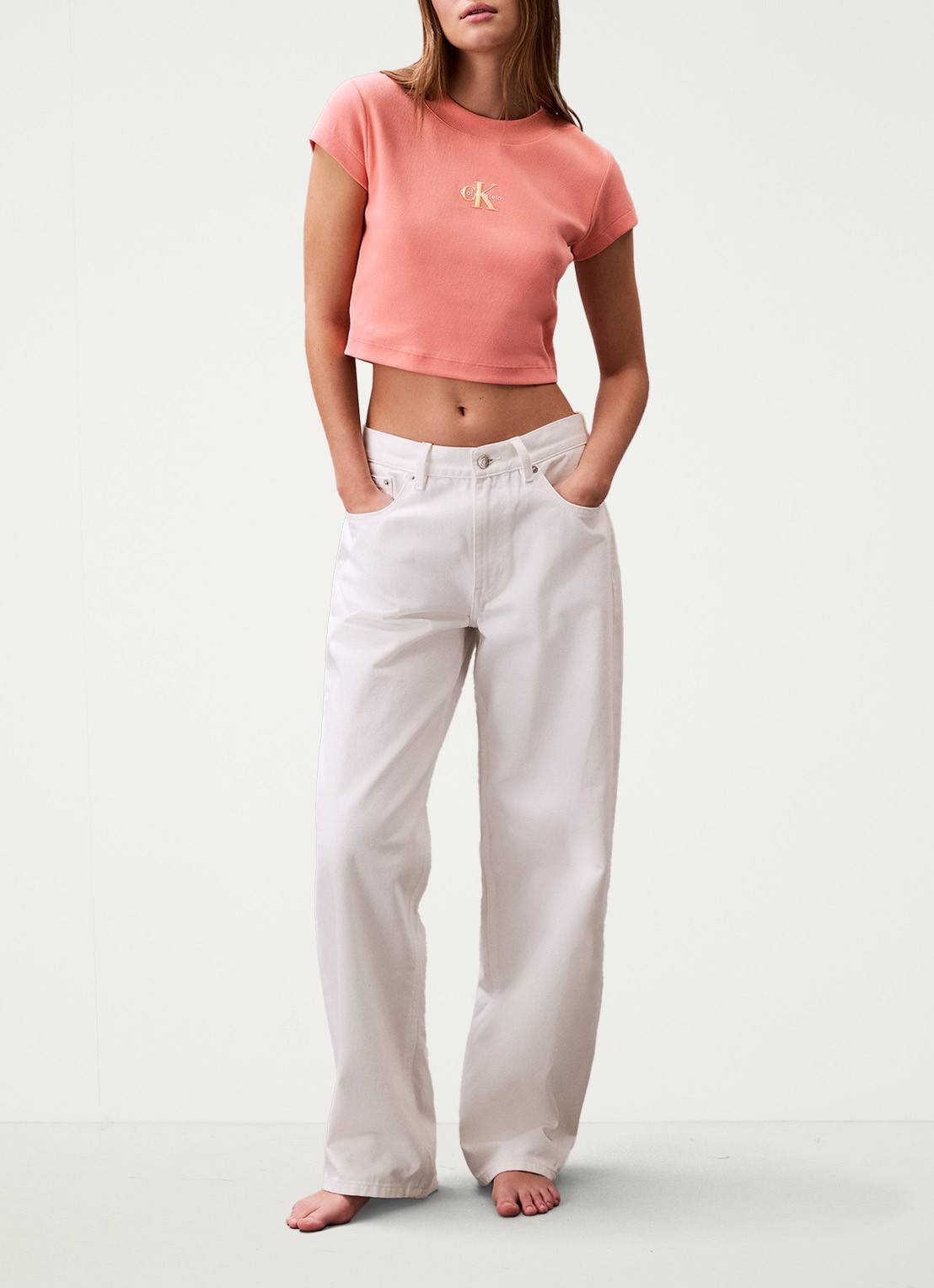 Calvin Klein Cropped T-shirt met logo - voorkant 4 zalmroze