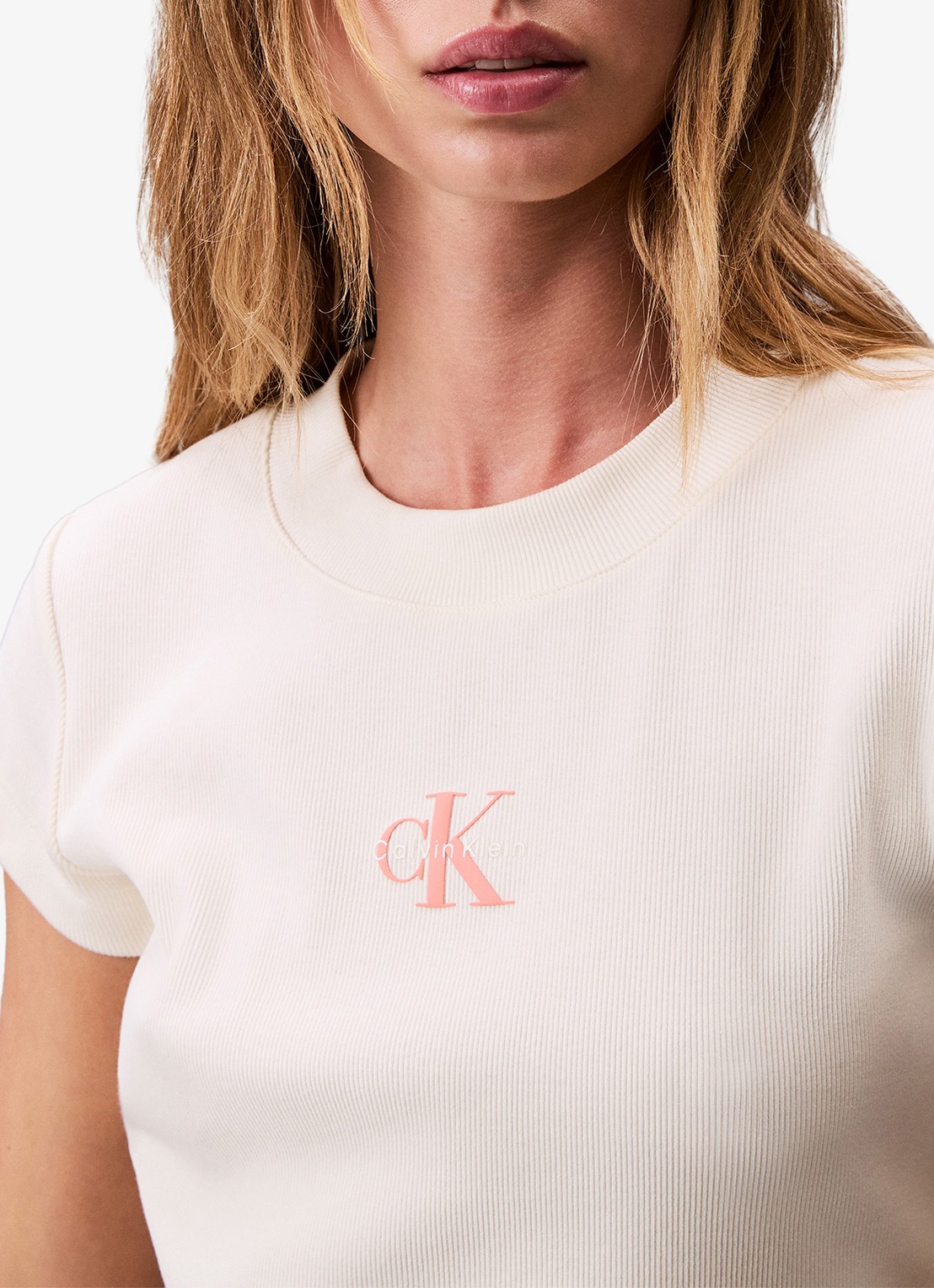 Calvin Klein Cropped T-shirt met logo - detail 4 beige