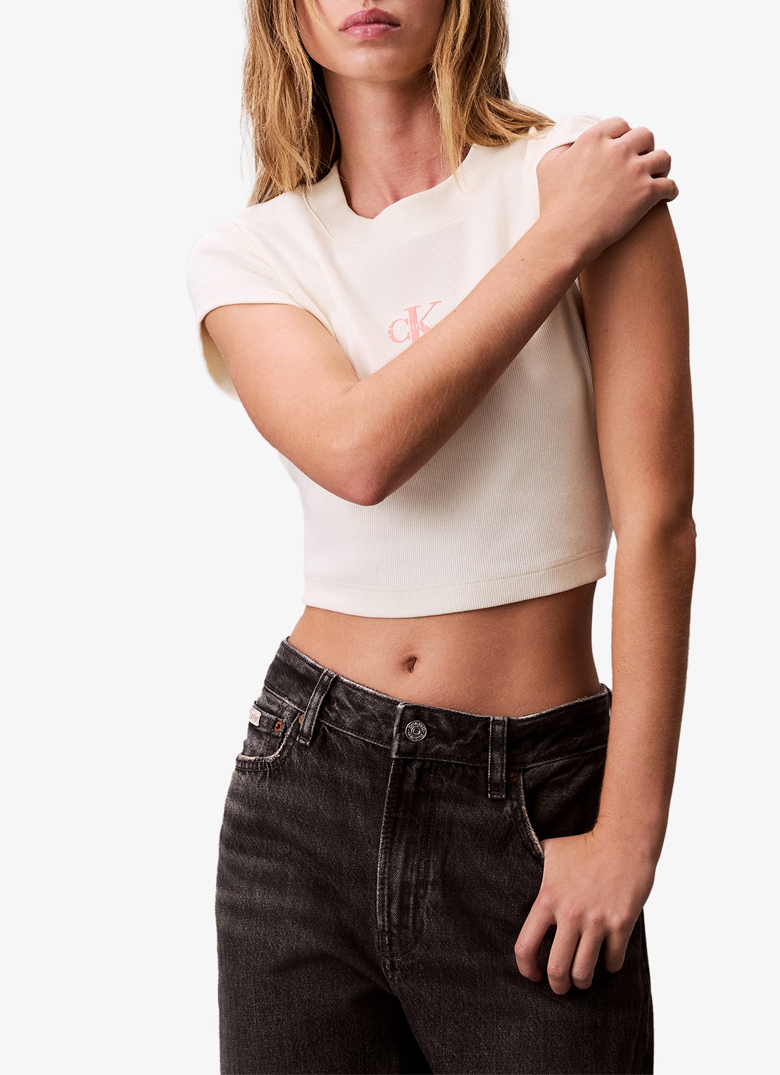 Calvin Klein Cropped T-shirt met logo - detail 5 beige