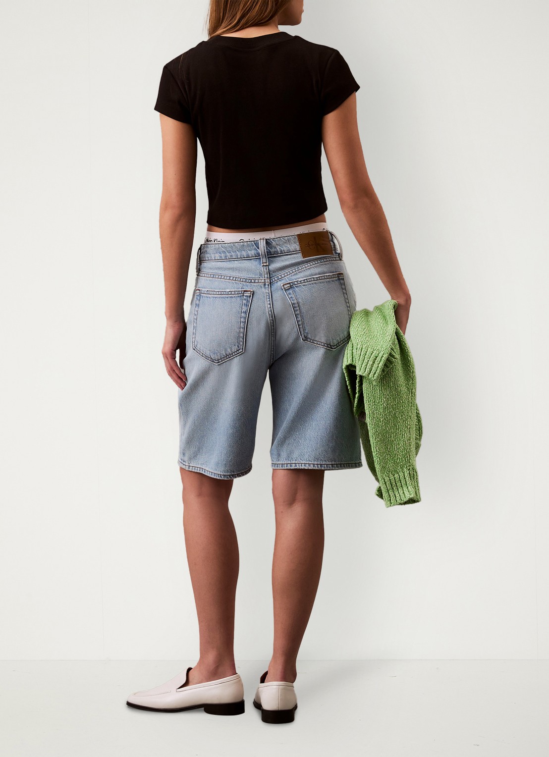 Calvin Klein Cropped T-shirt met logo - achterkant 2 zwart