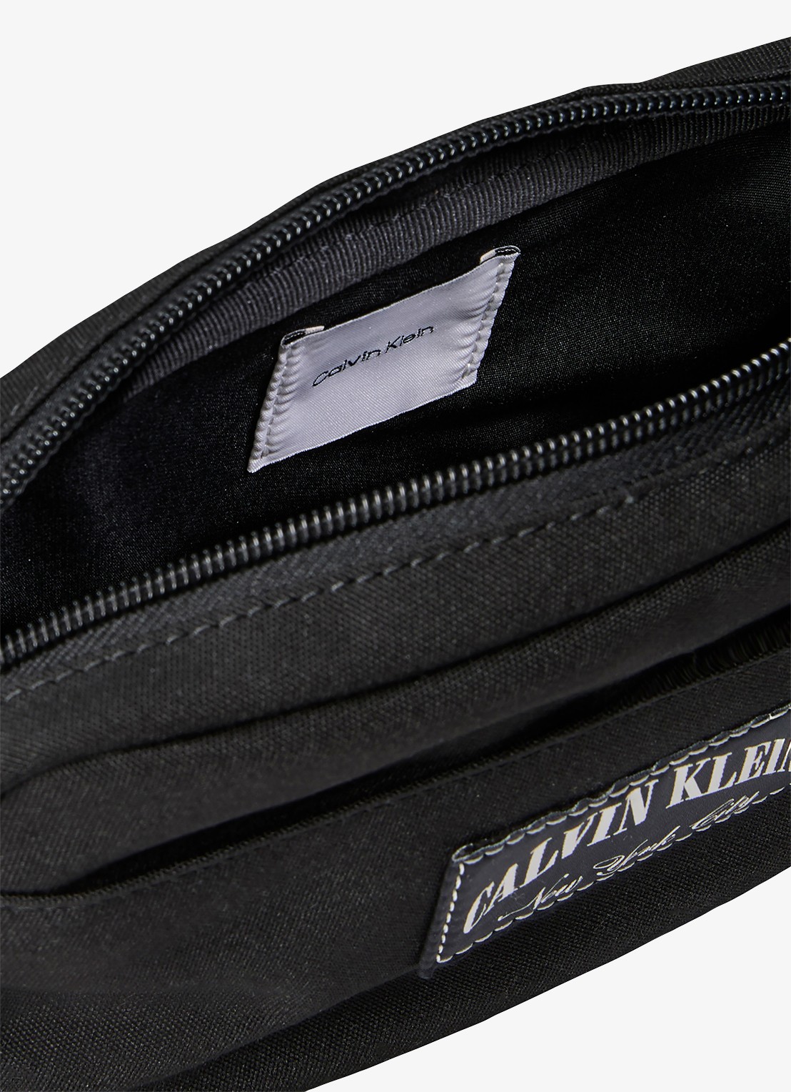 Calvin Klein Crossbodytas met logo en verstelbare schouderriem - detail 2 zwart